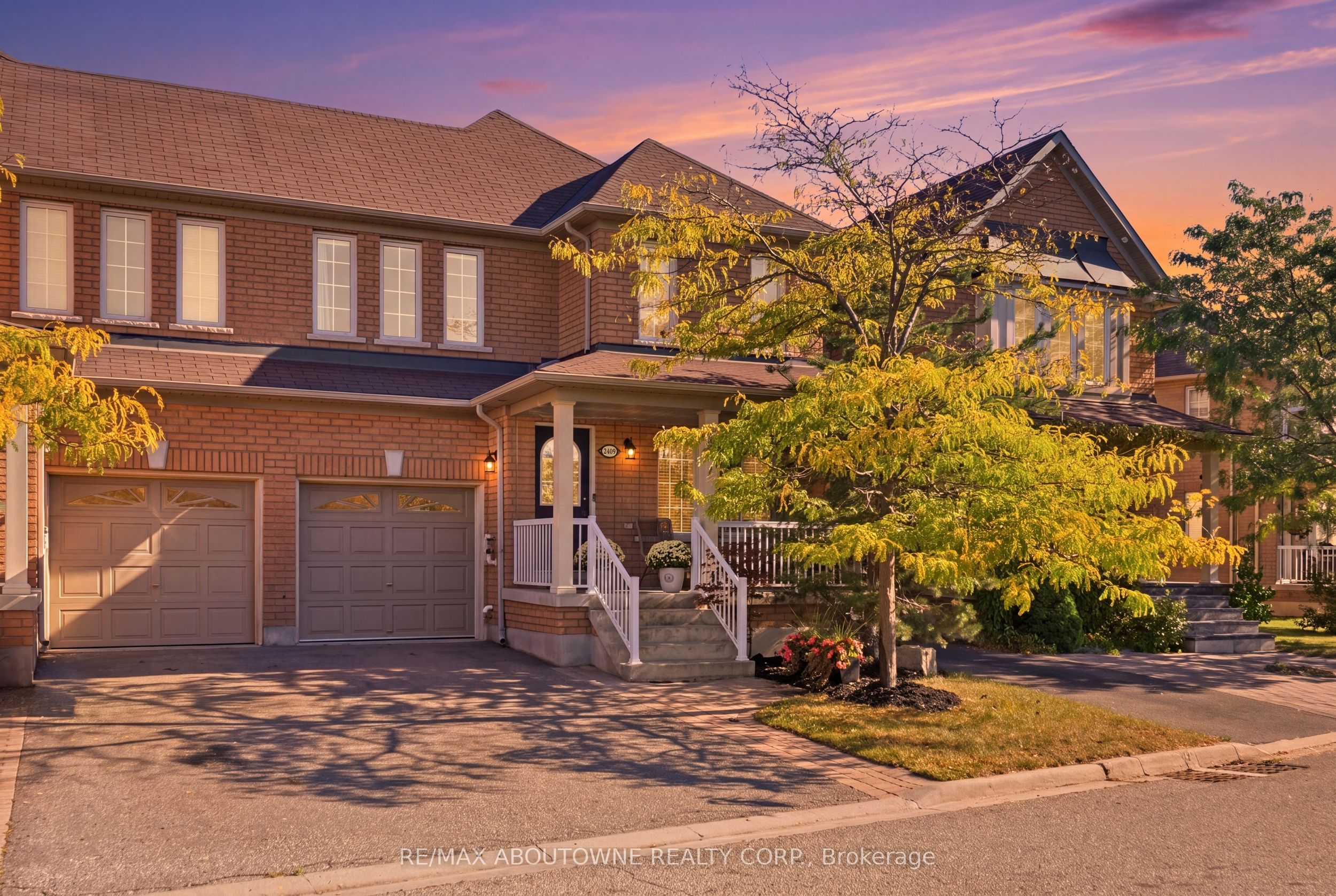 2409 Postmaster Drive, Oakville ‣ W13829152 2409 Postmaster Drive, Oakville ‣ W13829152