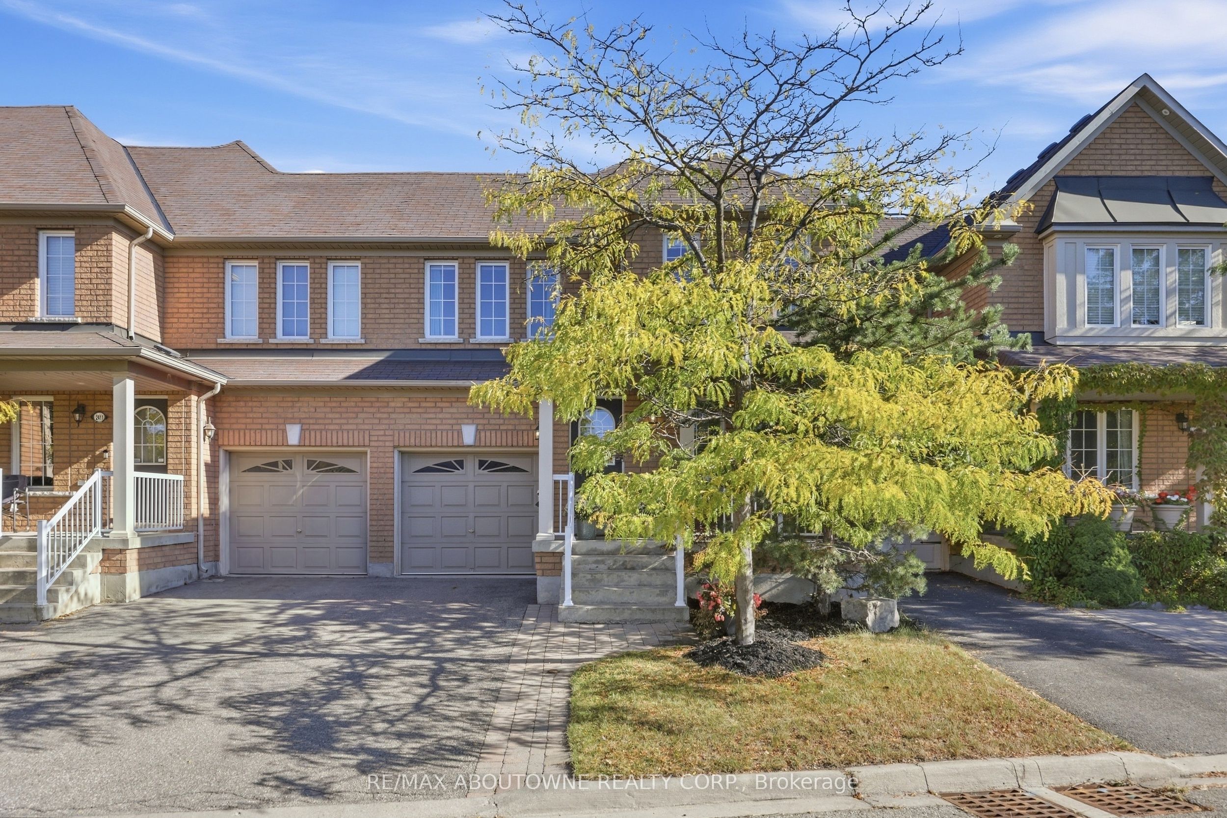 2409 Postmaster Drive, Oakville ‣ W13829152 2409 Postmaster Drive, Oakville ‣ W13829152