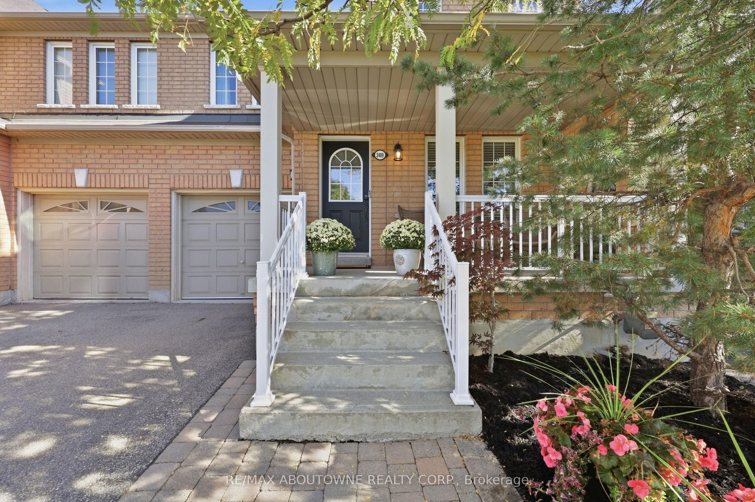 2409 Postmaster Drive, Oakville ‣ W13829152 2409 Postmaster Drive, Oakville ‣ W13829152