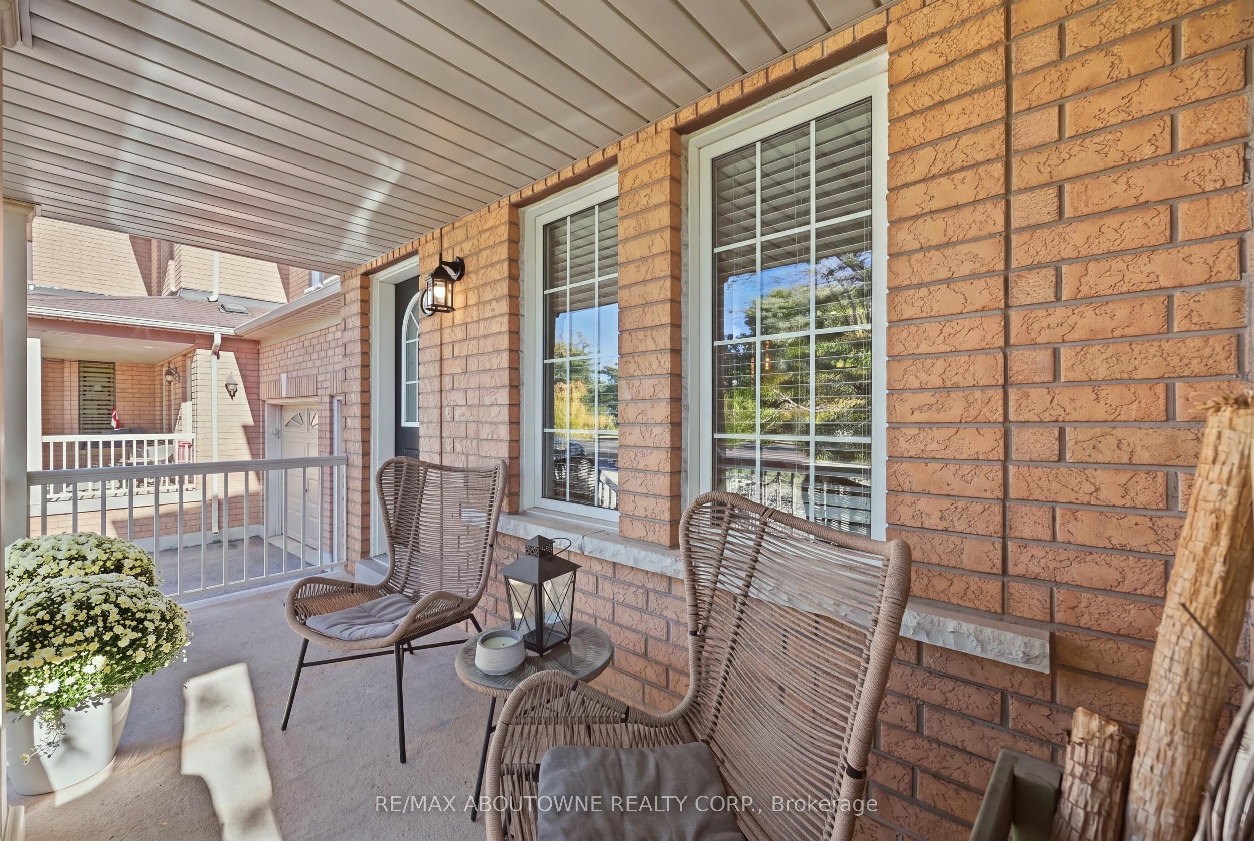 2409 Postmaster Drive, Oakville ‣ W13829152 2409 Postmaster Drive, Oakville ‣ W13829152