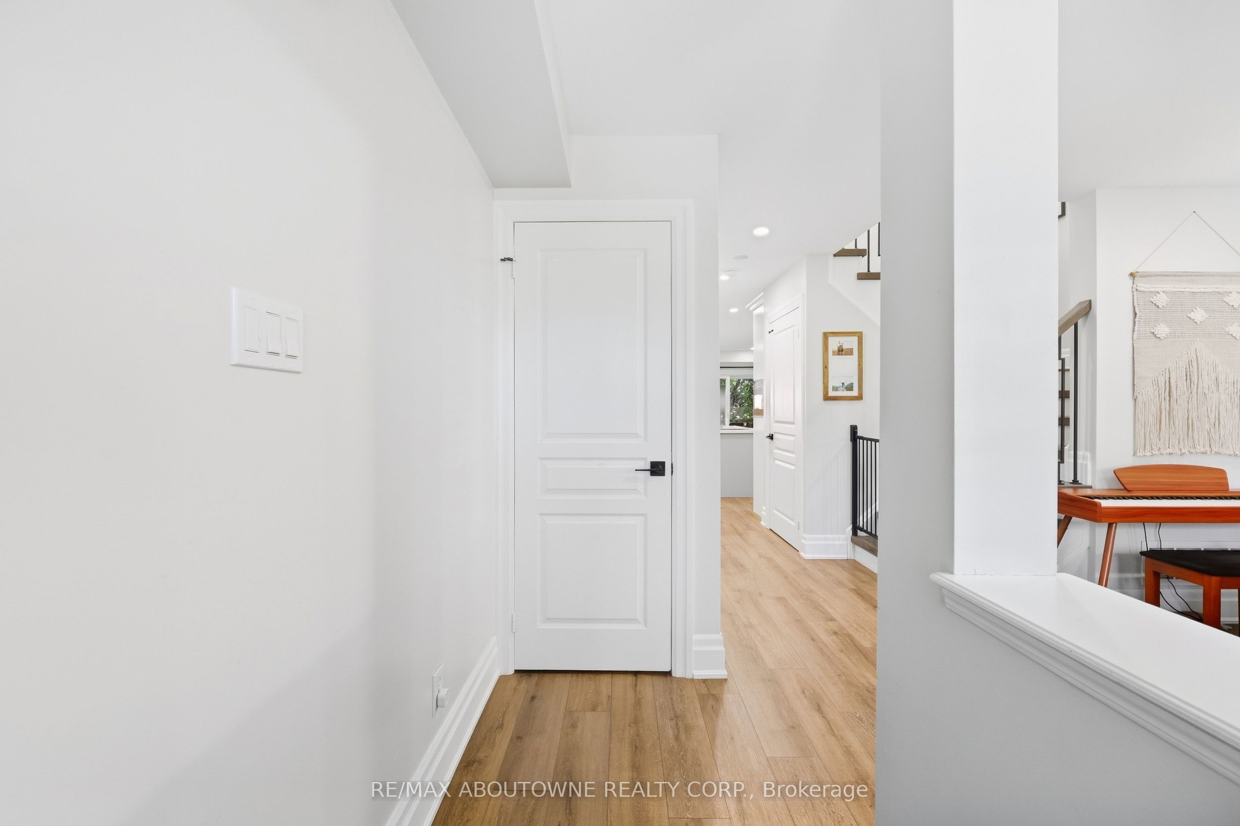 2409 Postmaster Drive, Oakville ‣ W13829152 2409 Postmaster Drive, Oakville ‣ W13829152