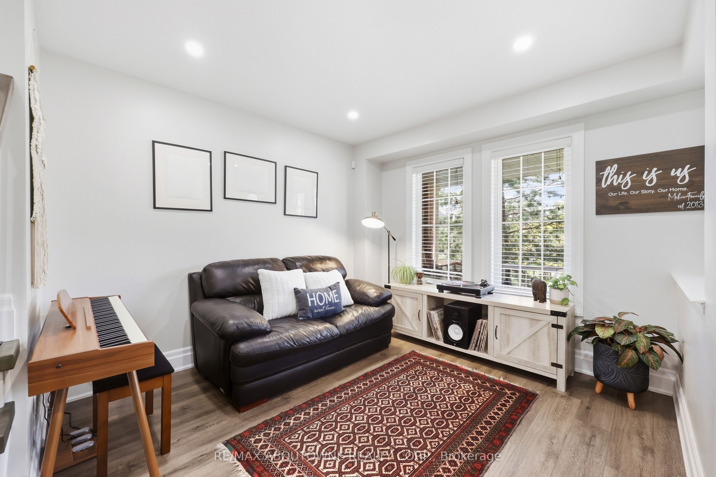 2409 Postmaster Drive, Oakville ‣ W13829152 2409 Postmaster Drive, Oakville ‣ W13829152