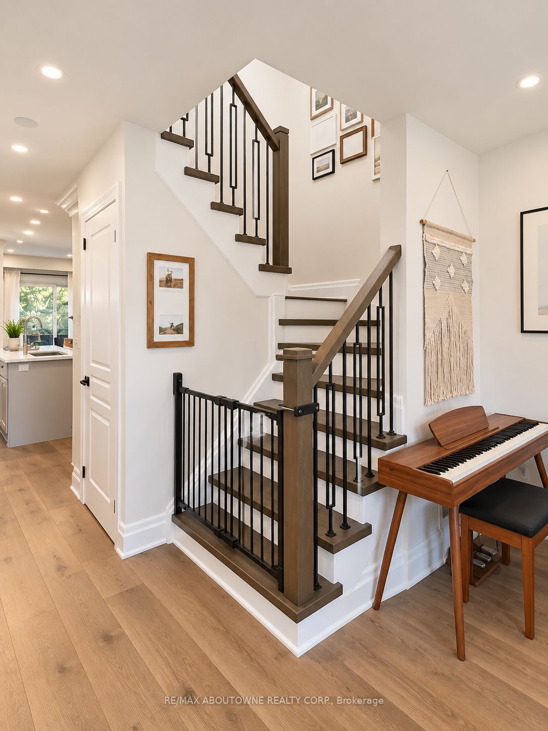2409 Postmaster Drive, Oakville ‣ W13829152 2409 Postmaster Drive, Oakville ‣ W13829152