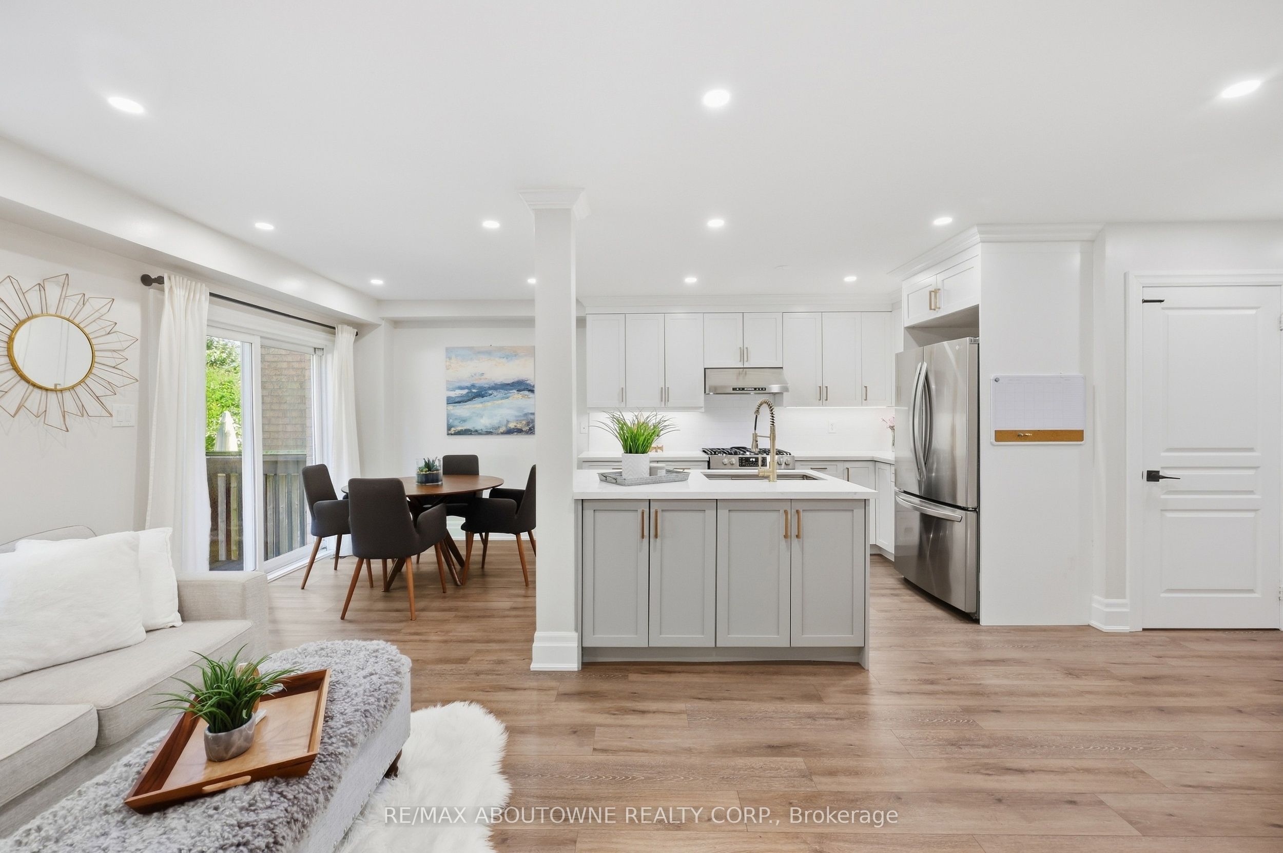 2409 Postmaster Drive, Oakville ‣ W13829152 2409 Postmaster Drive, Oakville ‣ W13829152