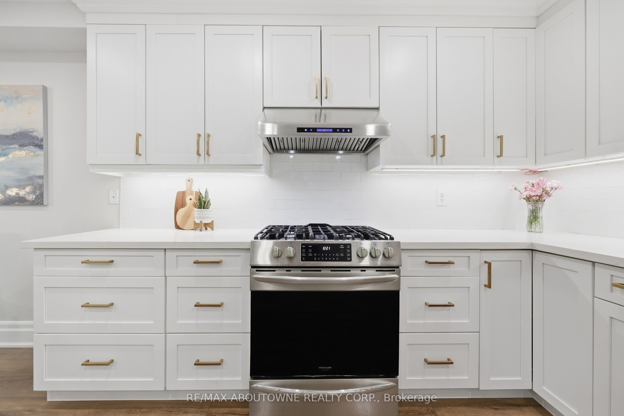 2409 Postmaster Drive, Oakville ‣ W13829152 2409 Postmaster Drive, Oakville ‣ W13829152