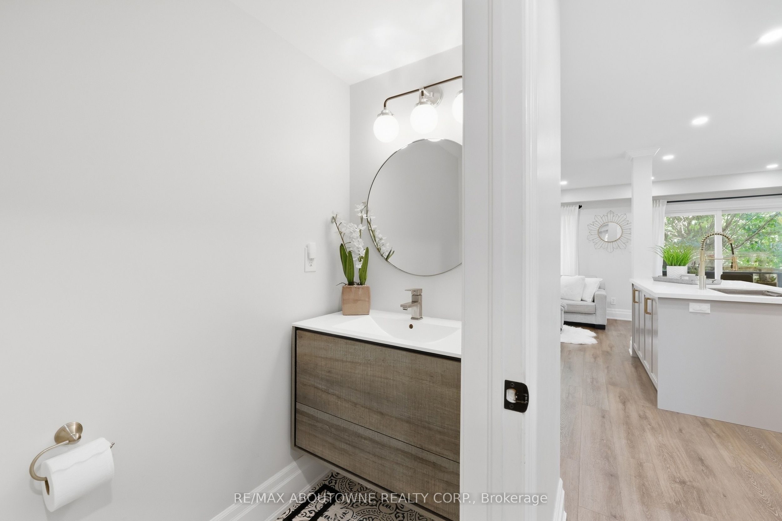2409 Postmaster Drive, Oakville ‣ W13829152 2409 Postmaster Drive, Oakville ‣ W13829152