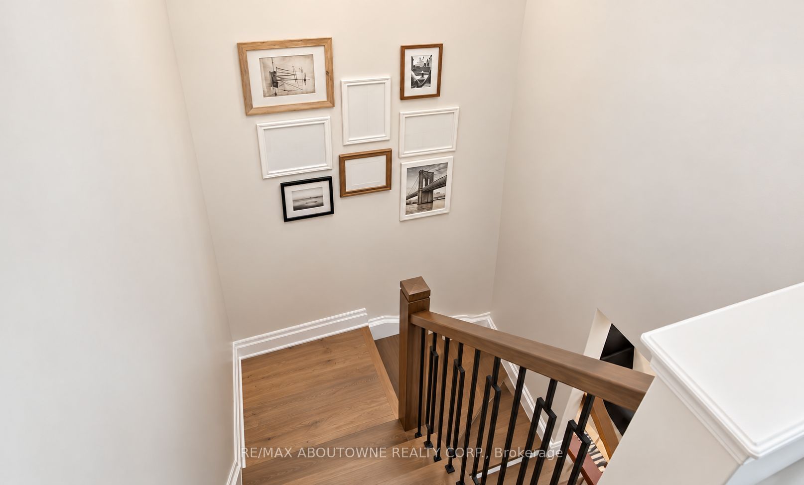 2409 Postmaster Drive, Oakville ‣ W13829152 2409 Postmaster Drive, Oakville ‣ W13829152