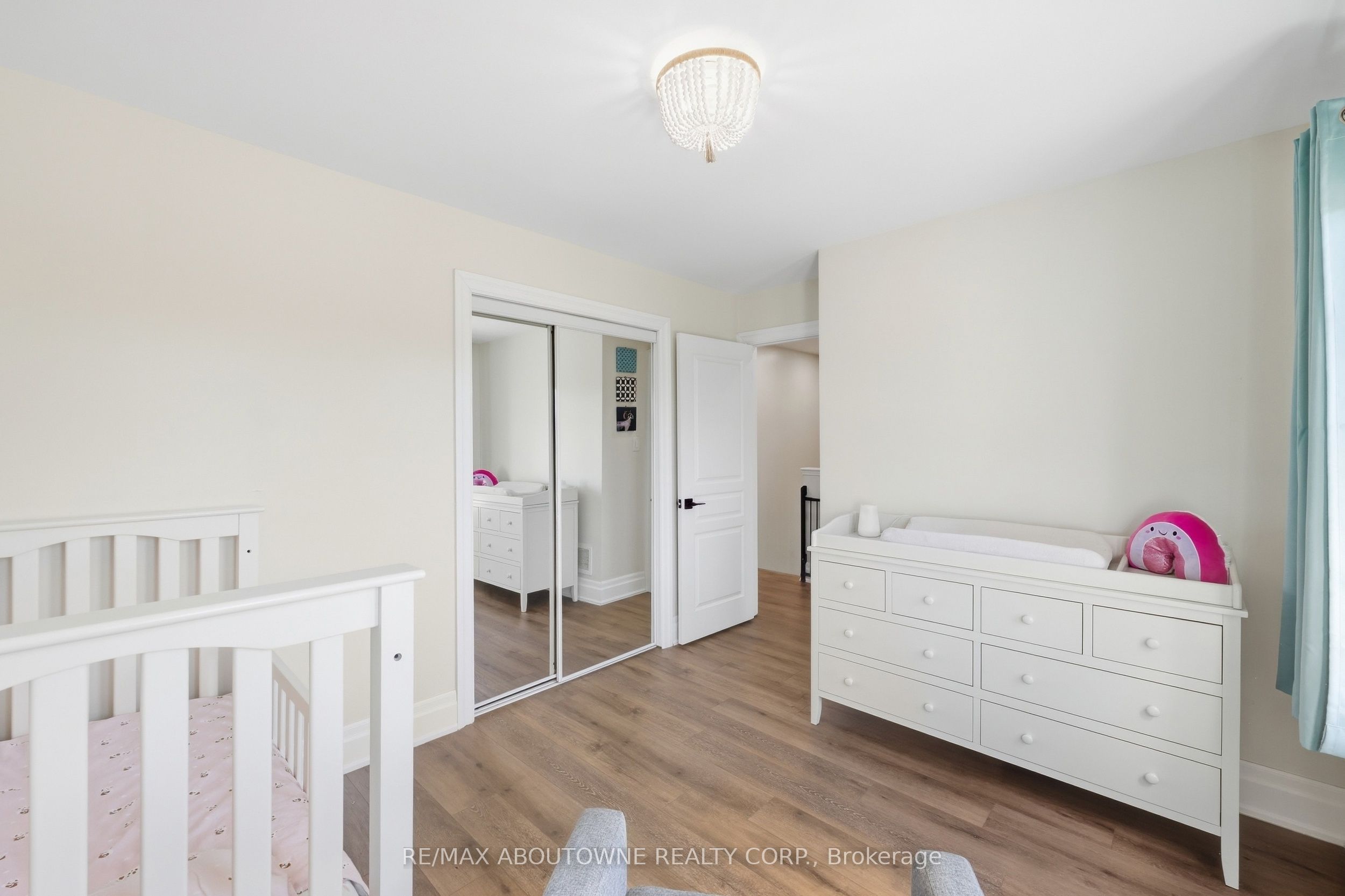 2409 Postmaster Drive, Oakville ‣ W13829152 2409 Postmaster Drive, Oakville ‣ W13829152