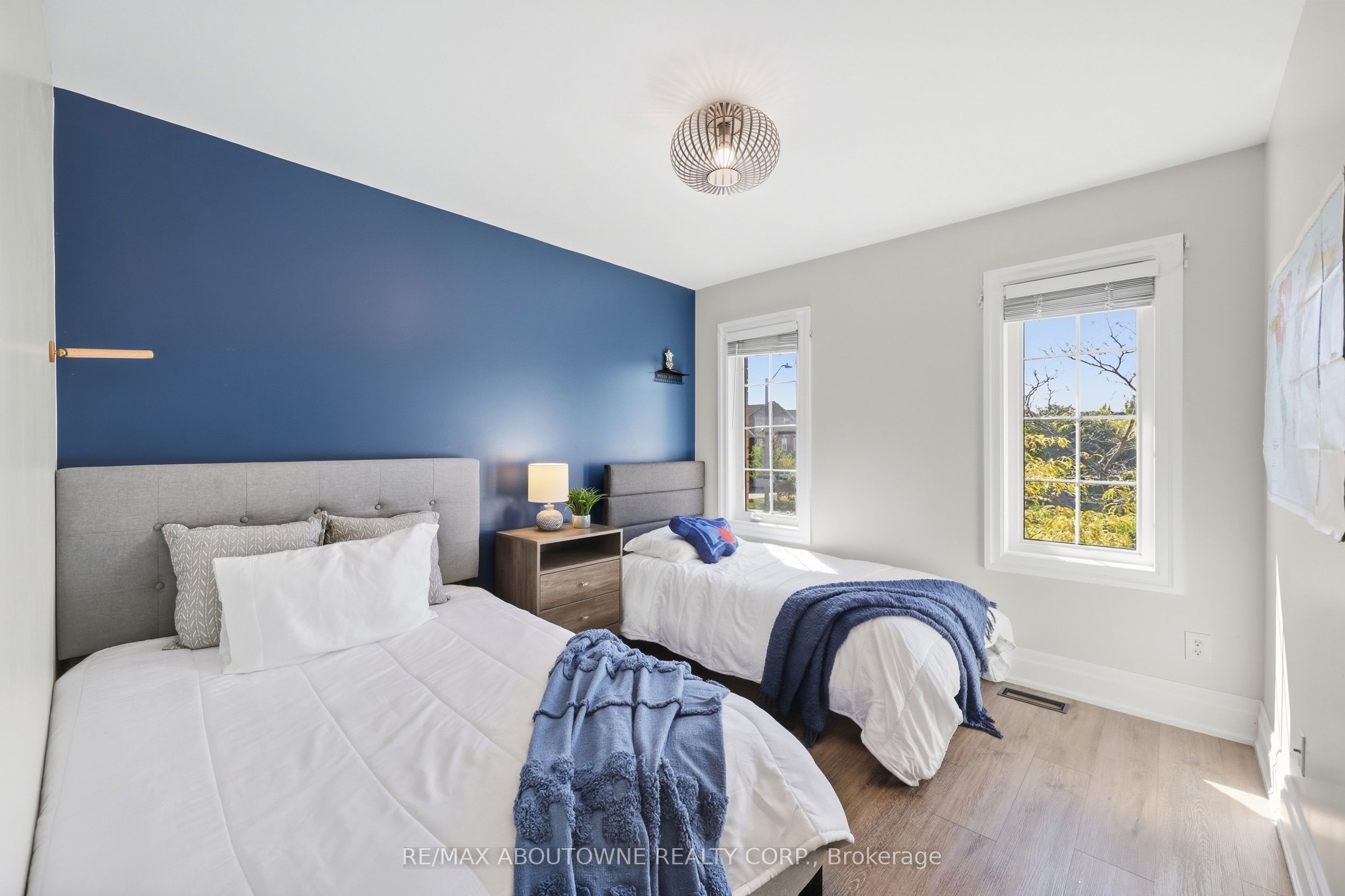 2409 Postmaster Drive, Oakville ‣ W13829152 2409 Postmaster Drive, Oakville ‣ W13829152