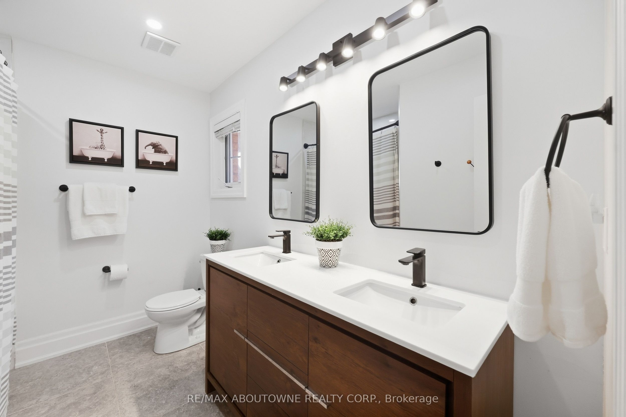 2409 Postmaster Drive, Oakville ‣ W13829152 2409 Postmaster Drive, Oakville ‣ W13829152