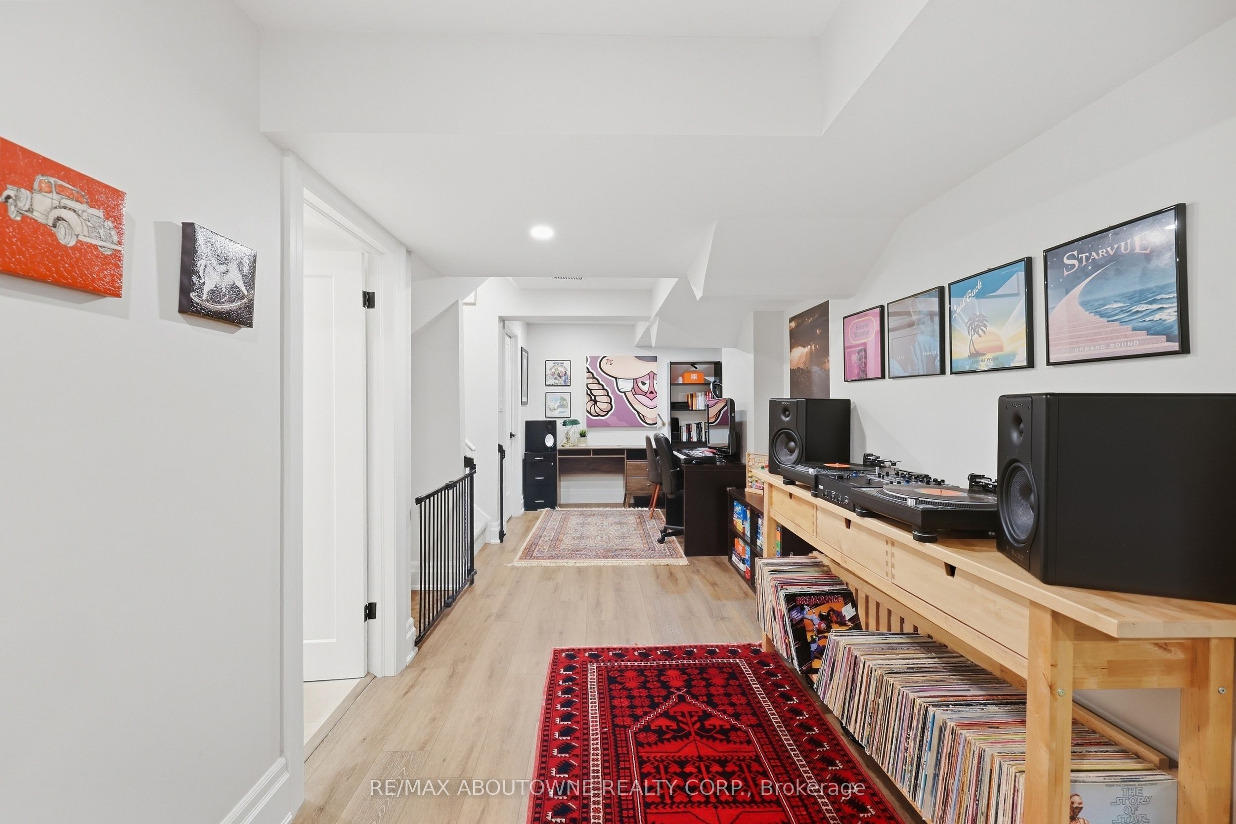 2409 Postmaster Drive, Oakville ‣ W13829152 2409 Postmaster Drive, Oakville ‣ W13829152