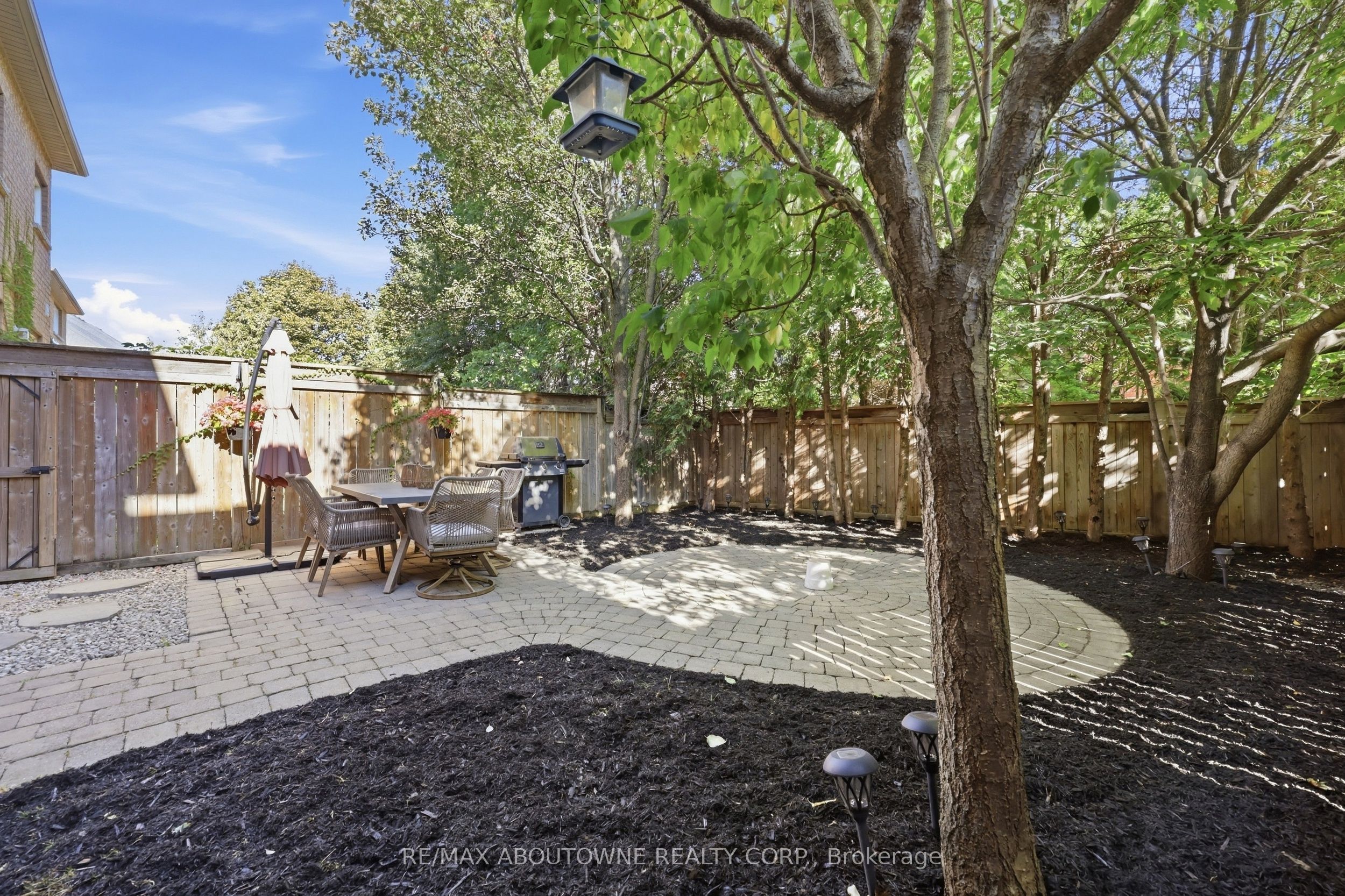 2409 Postmaster Drive, Oakville ‣ W13829152 2409 Postmaster Drive, Oakville ‣ W13829152