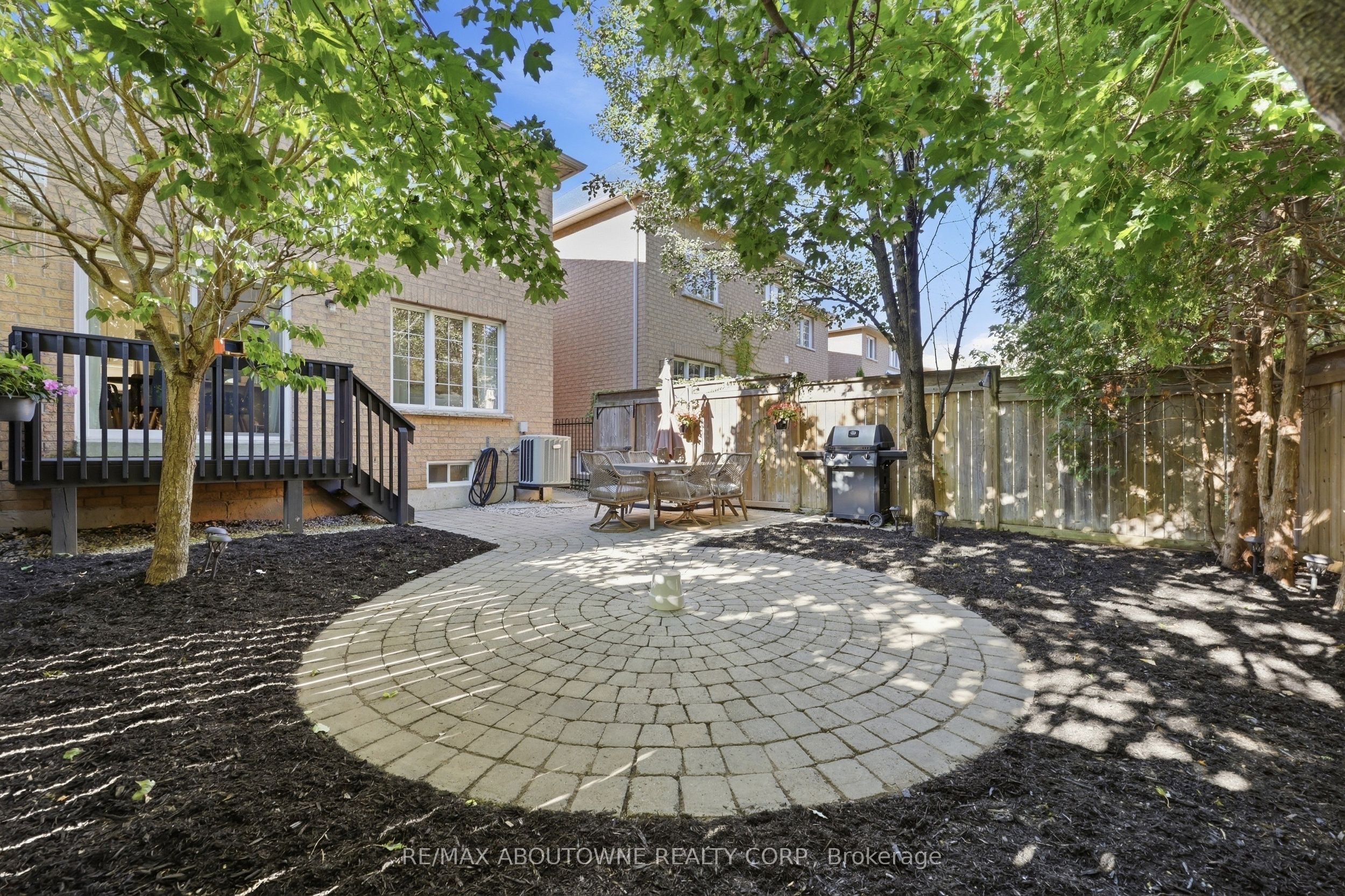 2409 Postmaster Drive, Oakville ‣ W13829152 2409 Postmaster Drive, Oakville ‣ W13829152
