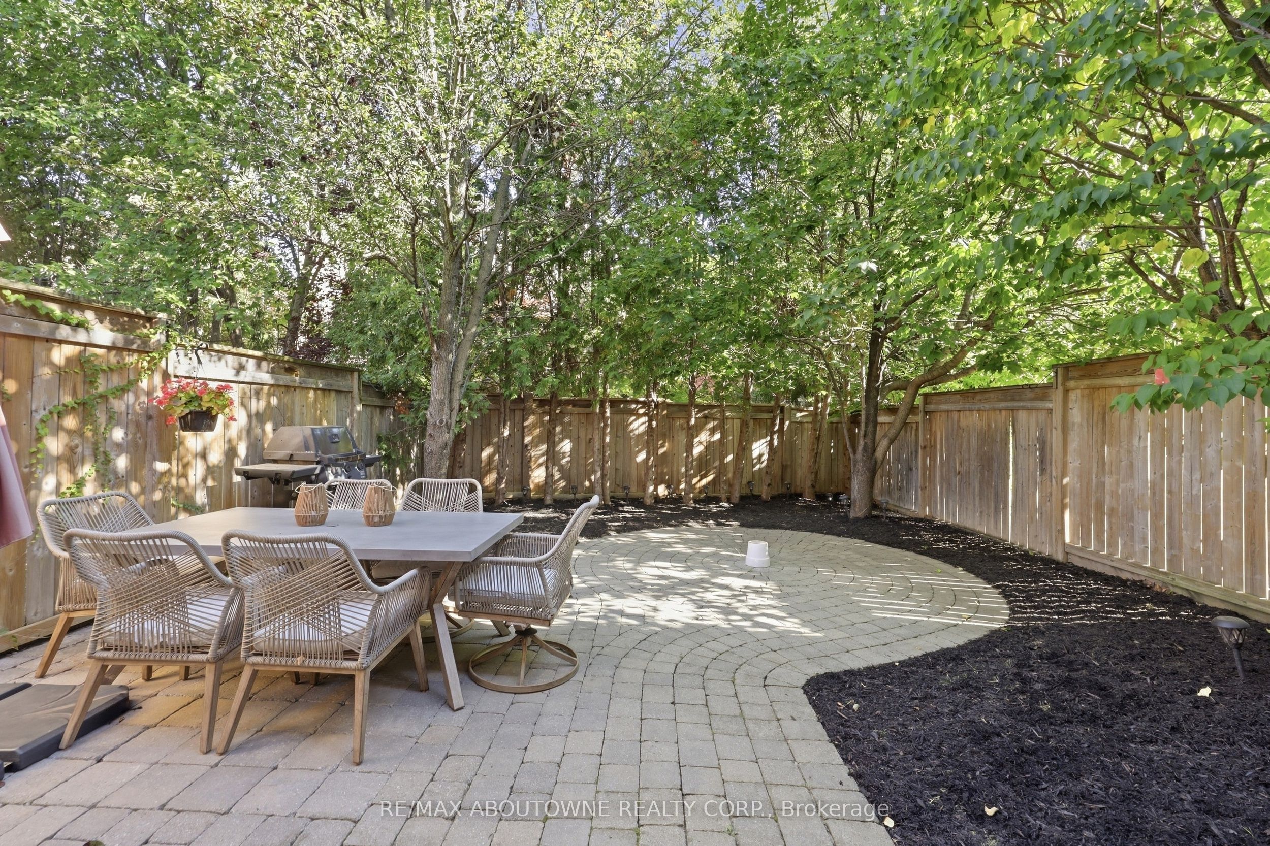 2409 Postmaster Drive, Oakville ‣ W13829152 2409 Postmaster Drive, Oakville ‣ W13829152