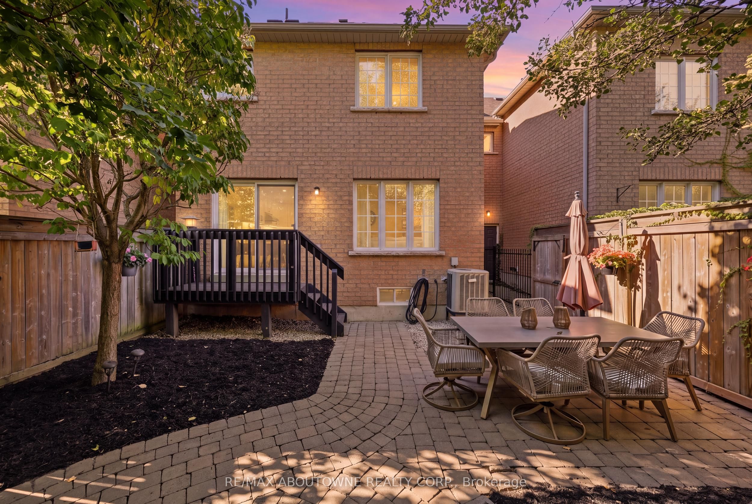 2409 Postmaster Drive, Oakville ‣ W13829152 2409 Postmaster Drive, Oakville ‣ W13829152