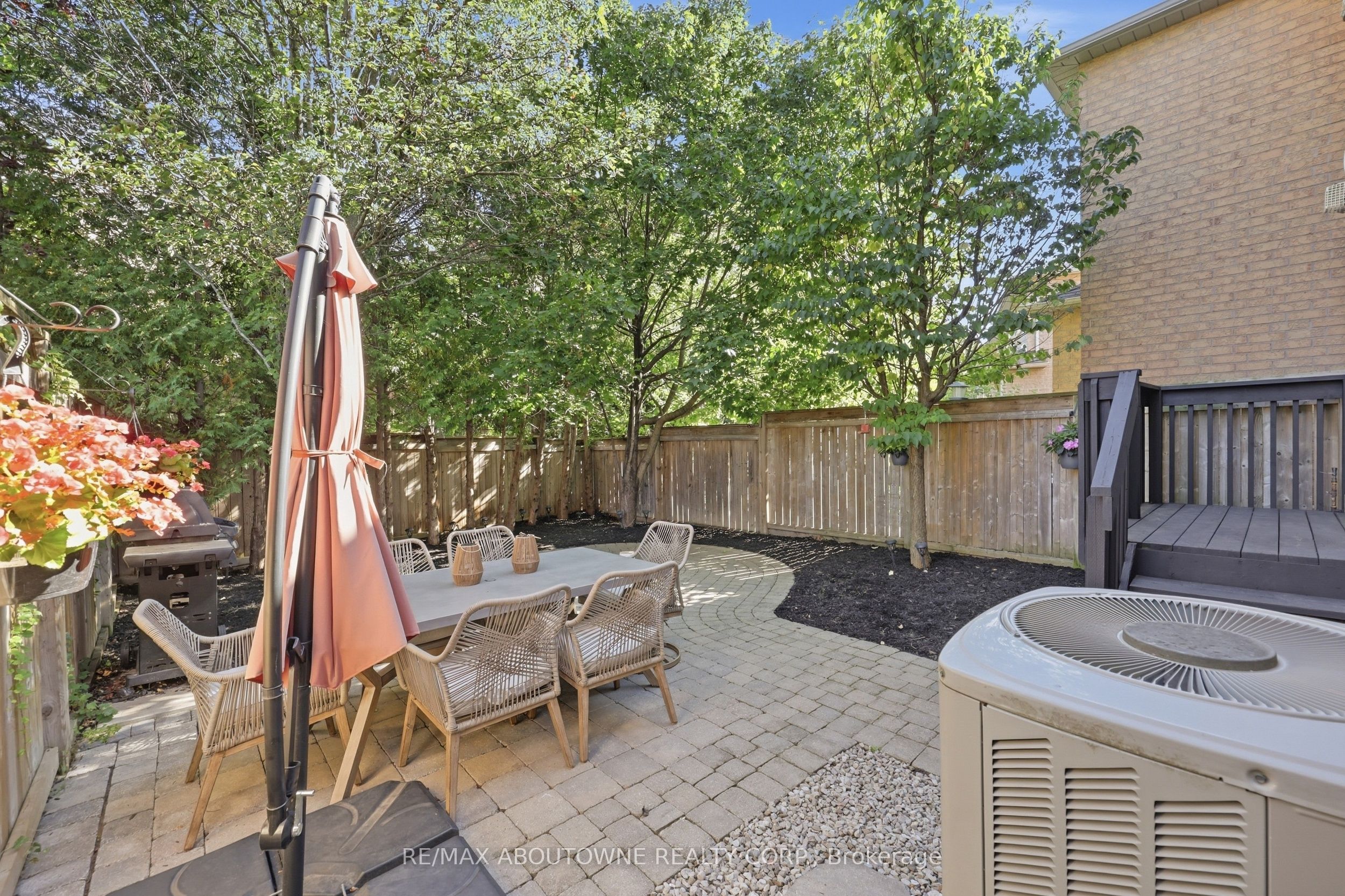 2409 Postmaster Drive, Oakville ‣ W13829152 2409 Postmaster Drive, Oakville ‣ W13829152