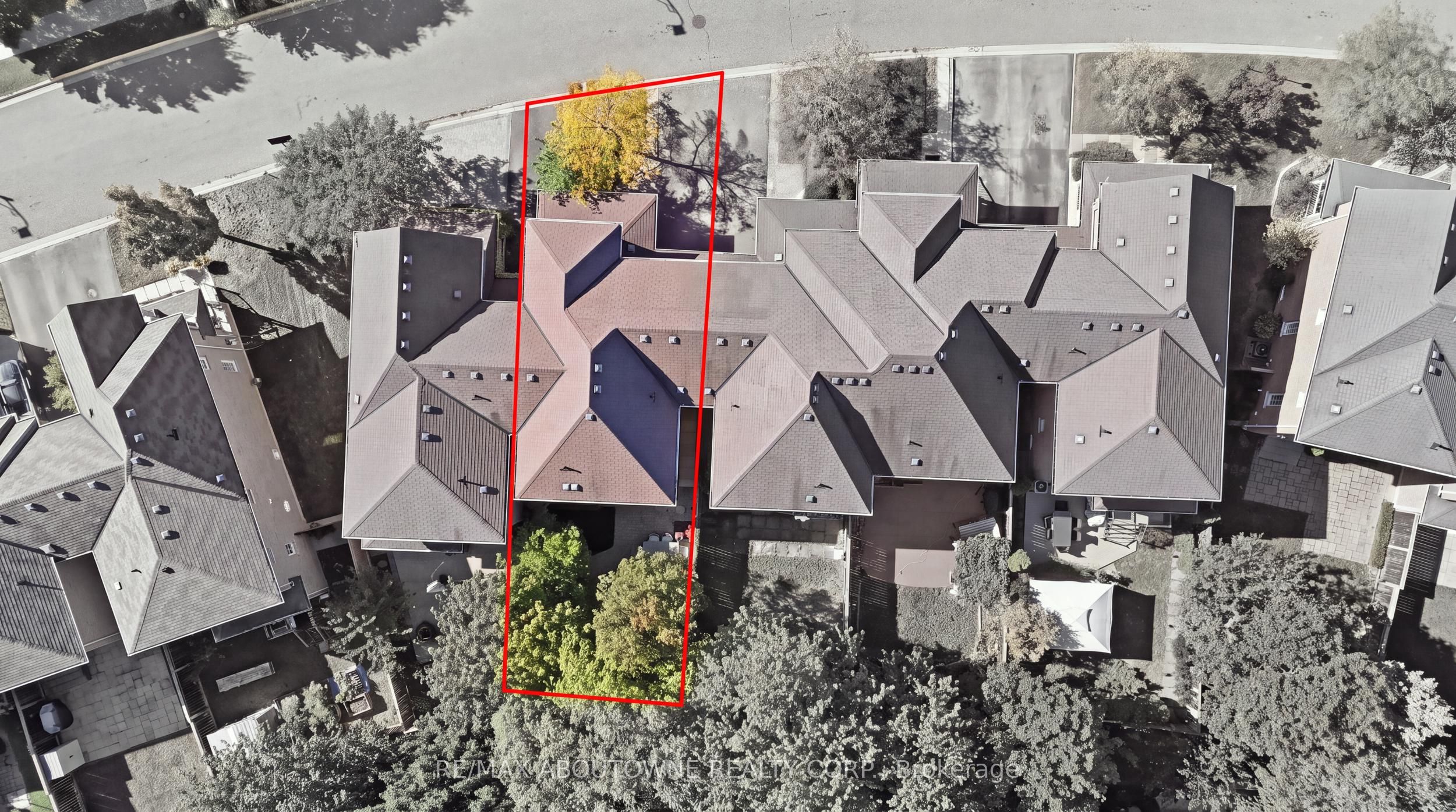 2409 Postmaster Drive, Oakville ‣ W13829152 2409 Postmaster Drive, Oakville ‣ W13829152