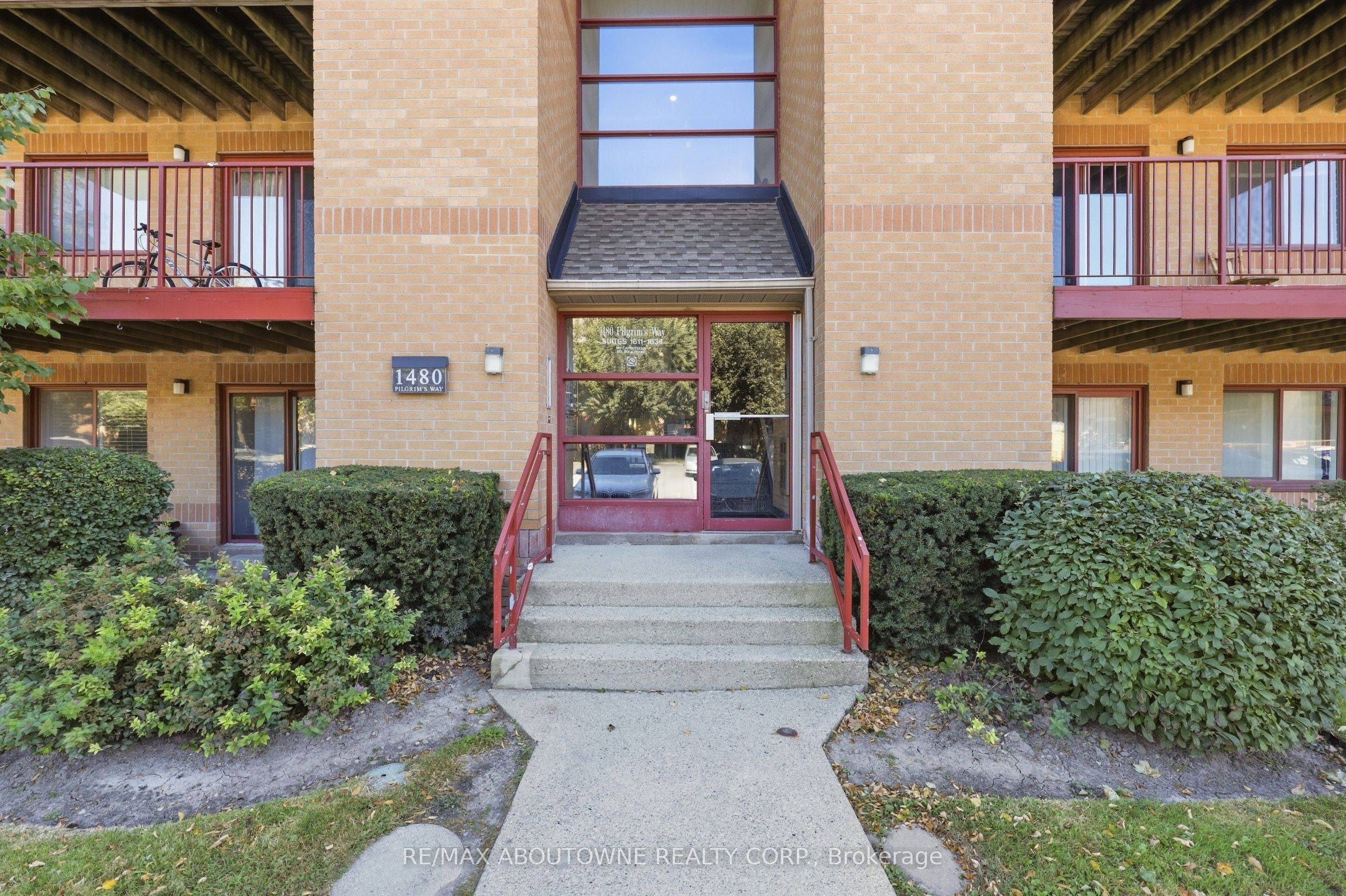 65 – 1480 Pilgrims Way, Oakville ‣ W13830064 65 – 1480 Pilgrims Way, Oakville ‣ W13830064