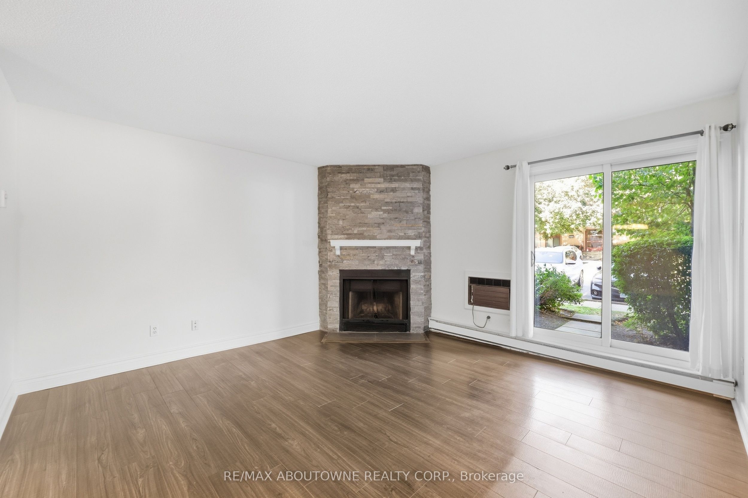 65 – 1480 Pilgrims Way, Oakville ‣ W13830064 65 – 1480 Pilgrims Way, Oakville ‣ W13830064