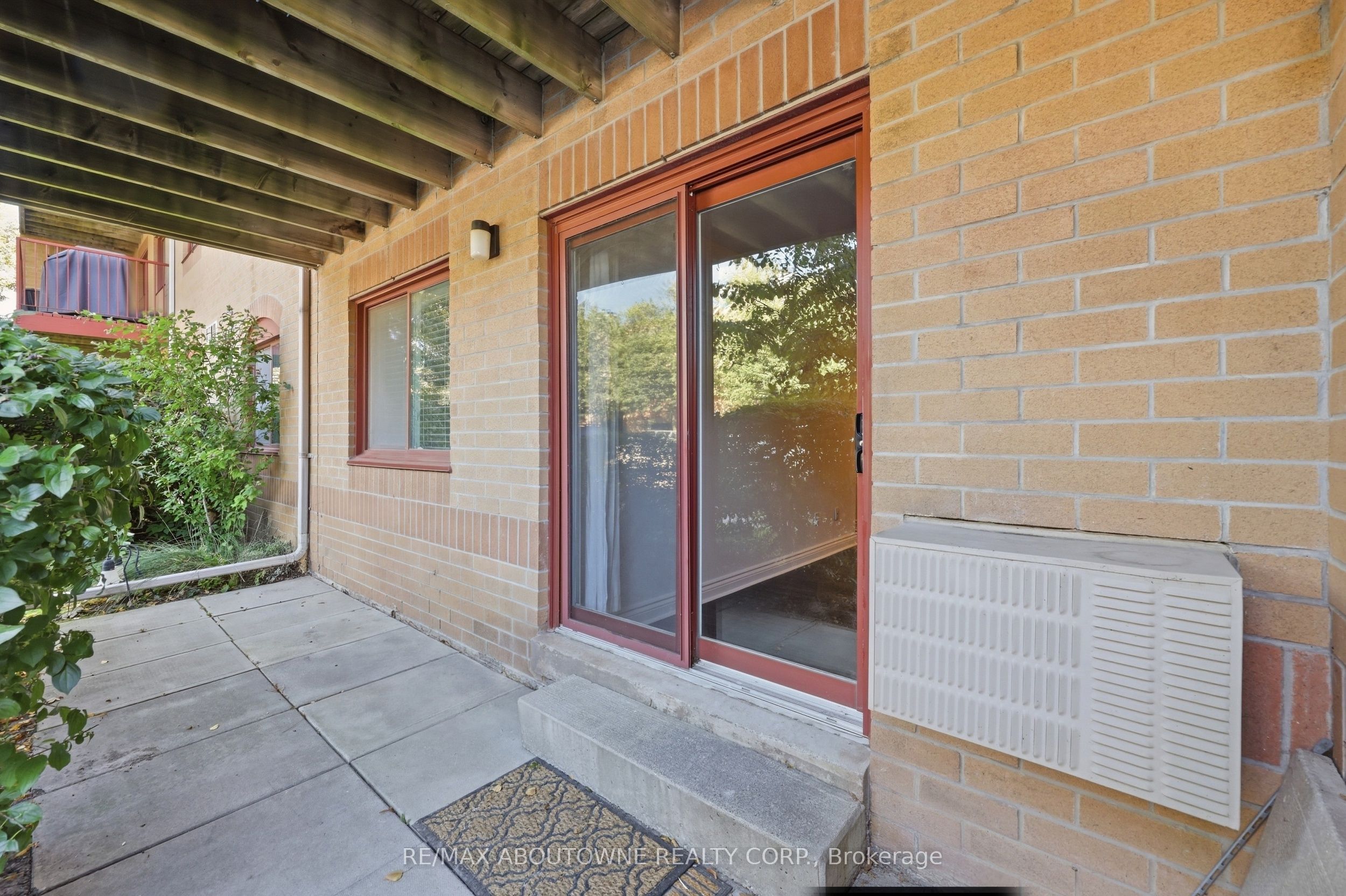 65 – 1480 Pilgrims Way, Oakville ‣ W13830064 65 – 1480 Pilgrims Way, Oakville ‣ W13830064