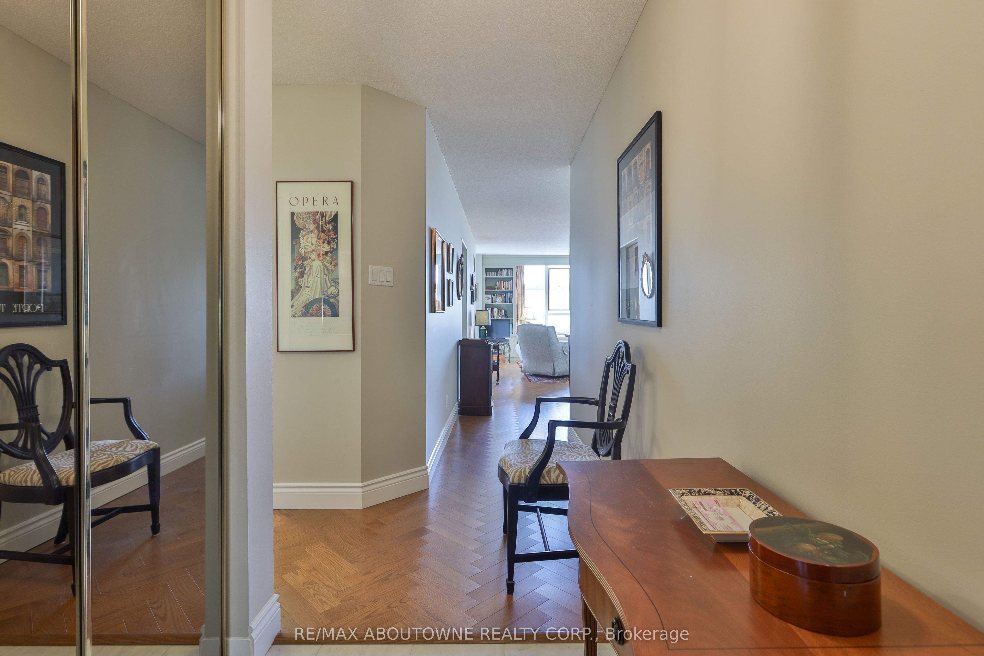 1 – 2287 Lake Shore Road, Toronto W06 ‣ W13834436 1 – 2287 Lake Shore Road, Toronto W06 ‣ W13834436