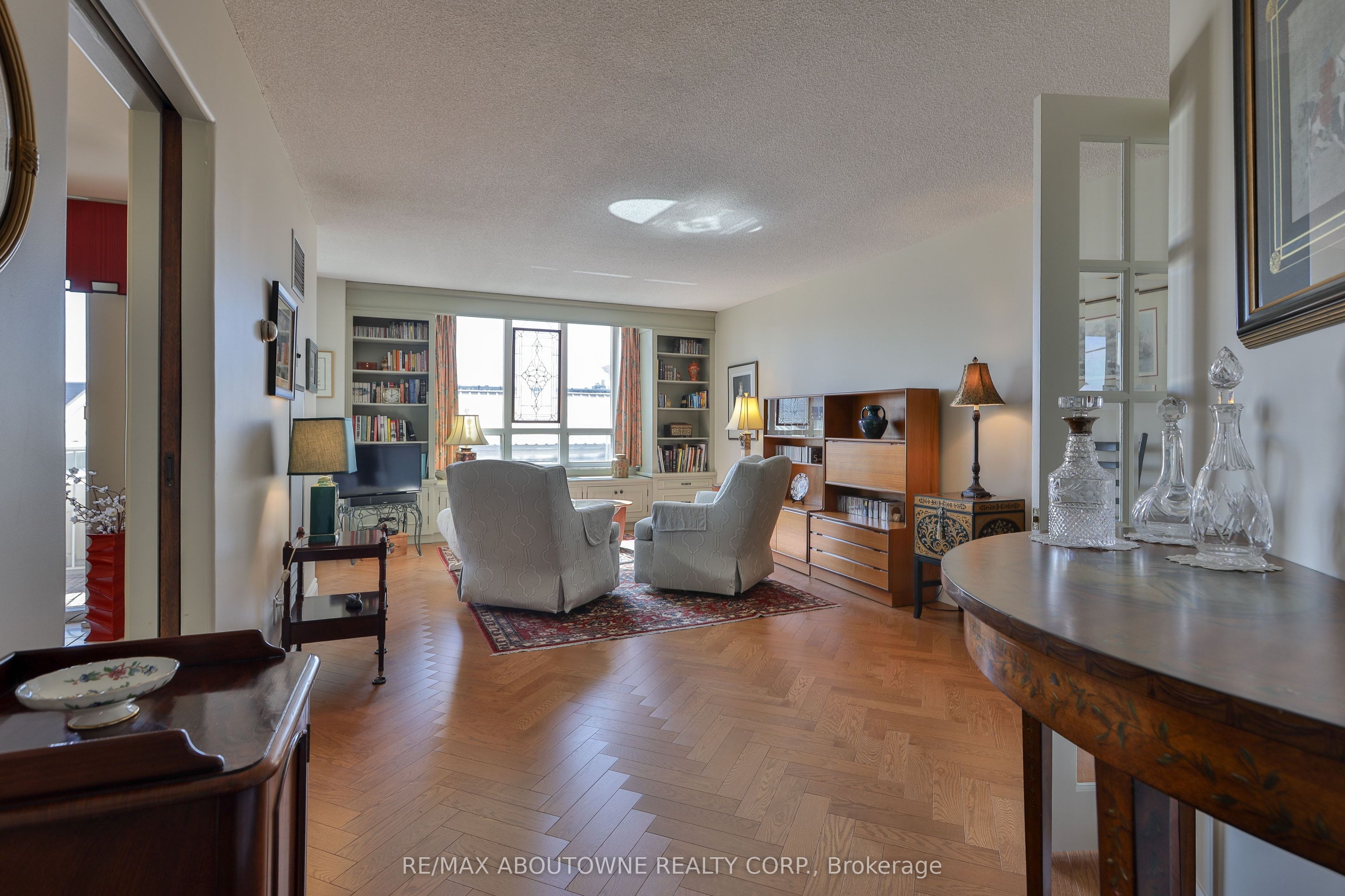 1 – 2287 Lake Shore Road, Toronto W06 ‣ W13834436 1 – 2287 Lake Shore Road, Toronto W06 ‣ W13834436
