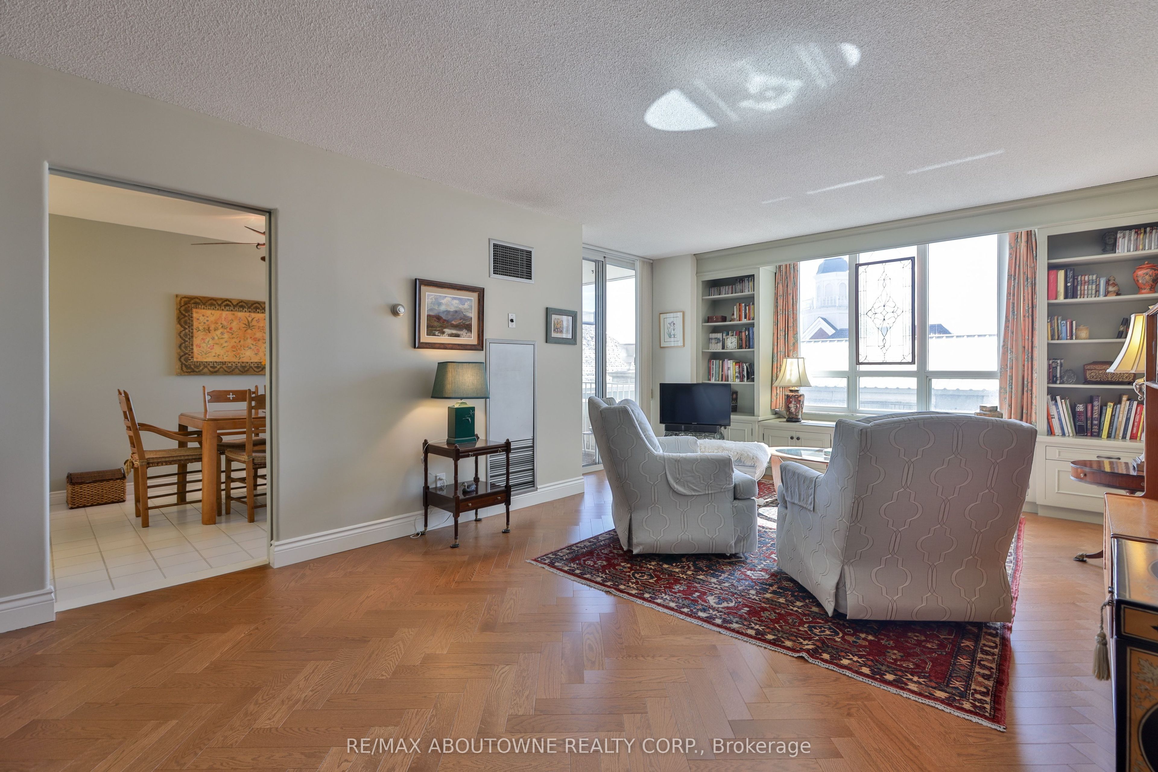 1 – 2287 Lake Shore Road, Toronto W06 ‣ W13834436 1 – 2287 Lake Shore Road, Toronto W06 ‣ W13834436
