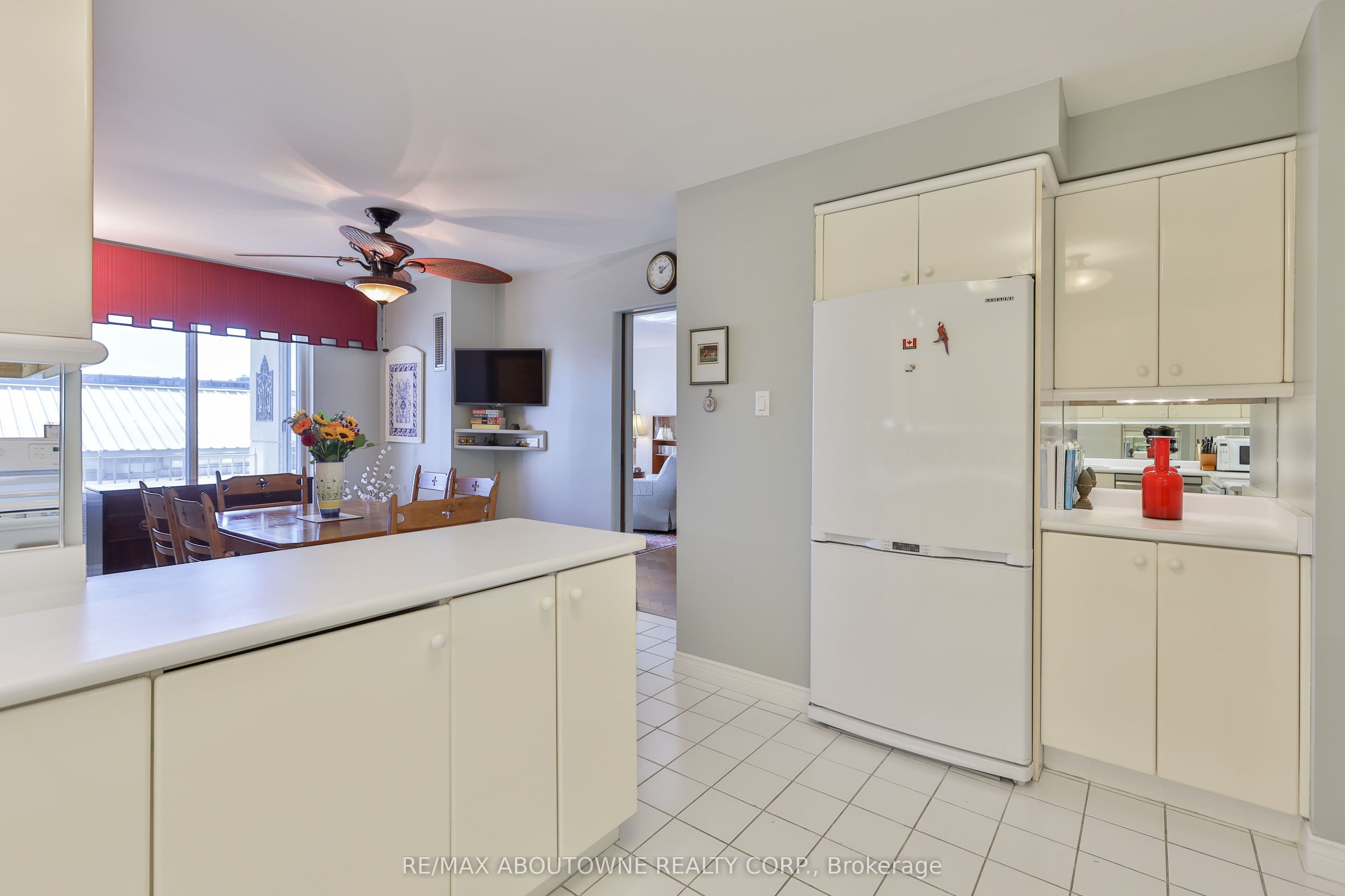 1 – 2287 Lake Shore Road, Toronto W06 ‣ W13834436 1 – 2287 Lake Shore Road, Toronto W06 ‣ W13834436