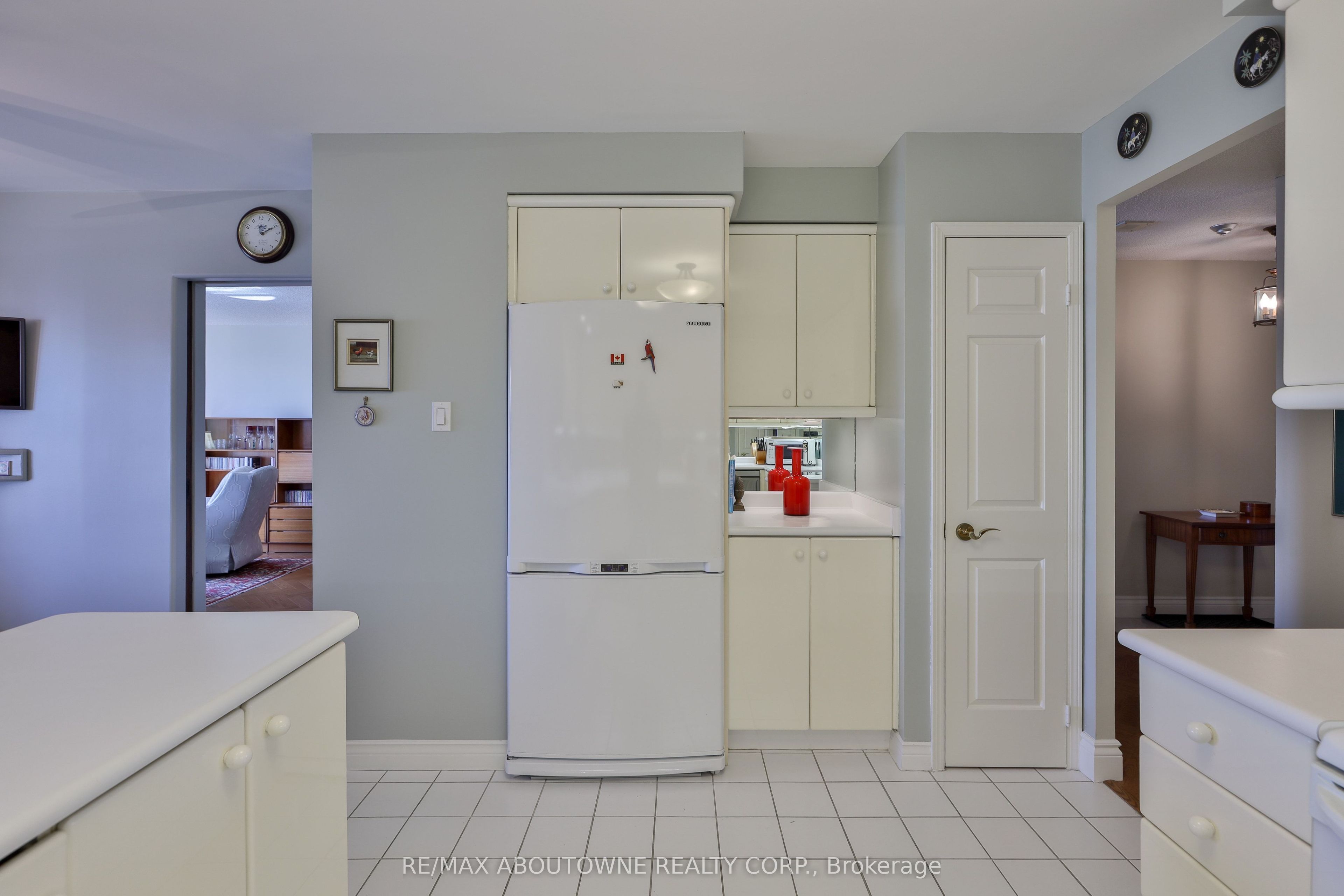 1 – 2287 Lake Shore Road, Toronto W06 ‣ W13834436 1 – 2287 Lake Shore Road, Toronto W06 ‣ W13834436
