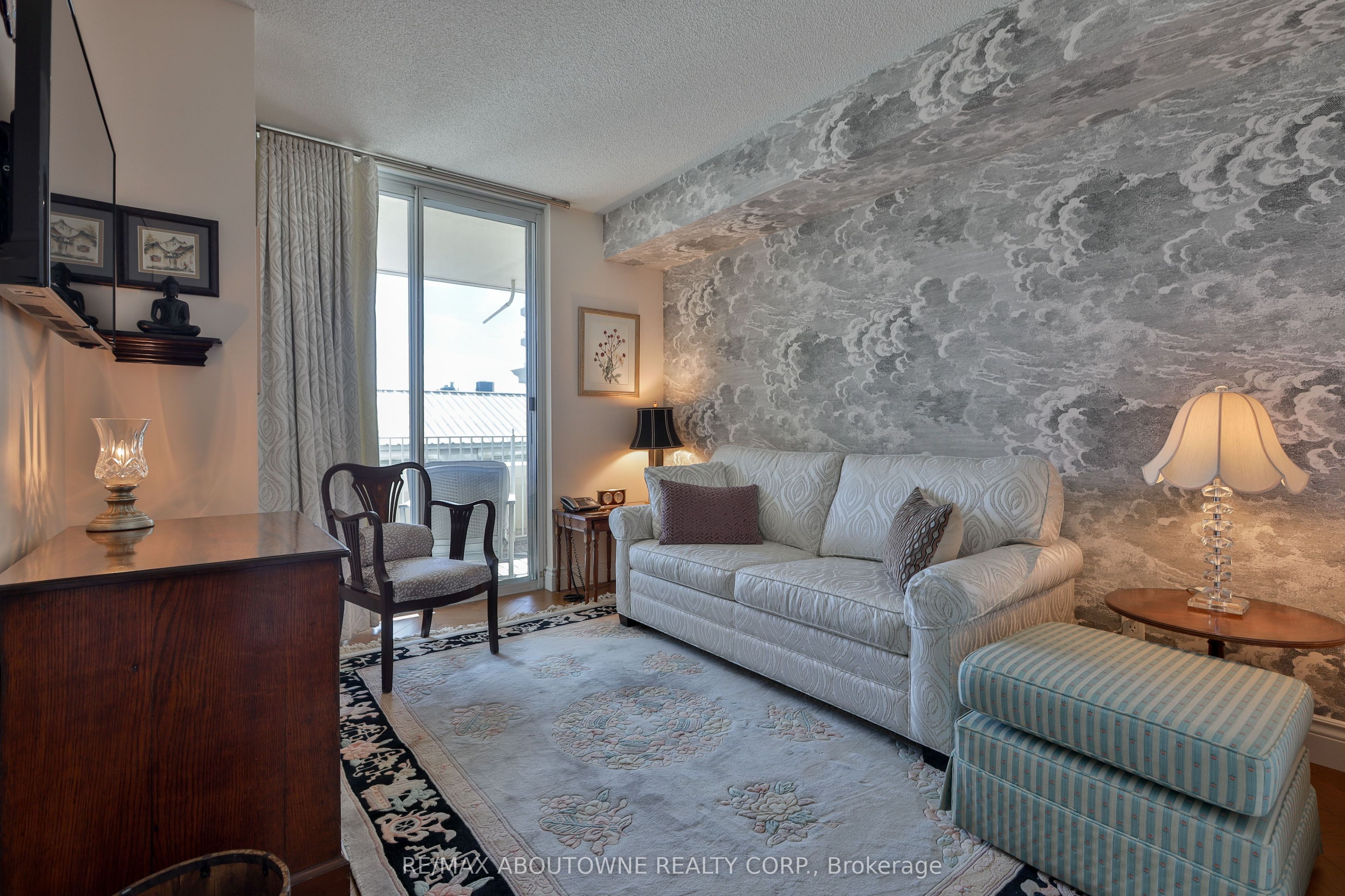 1 – 2287 Lake Shore Road, Toronto W06 ‣ W13834436 1 – 2287 Lake Shore Road, Toronto W06 ‣ W13834436