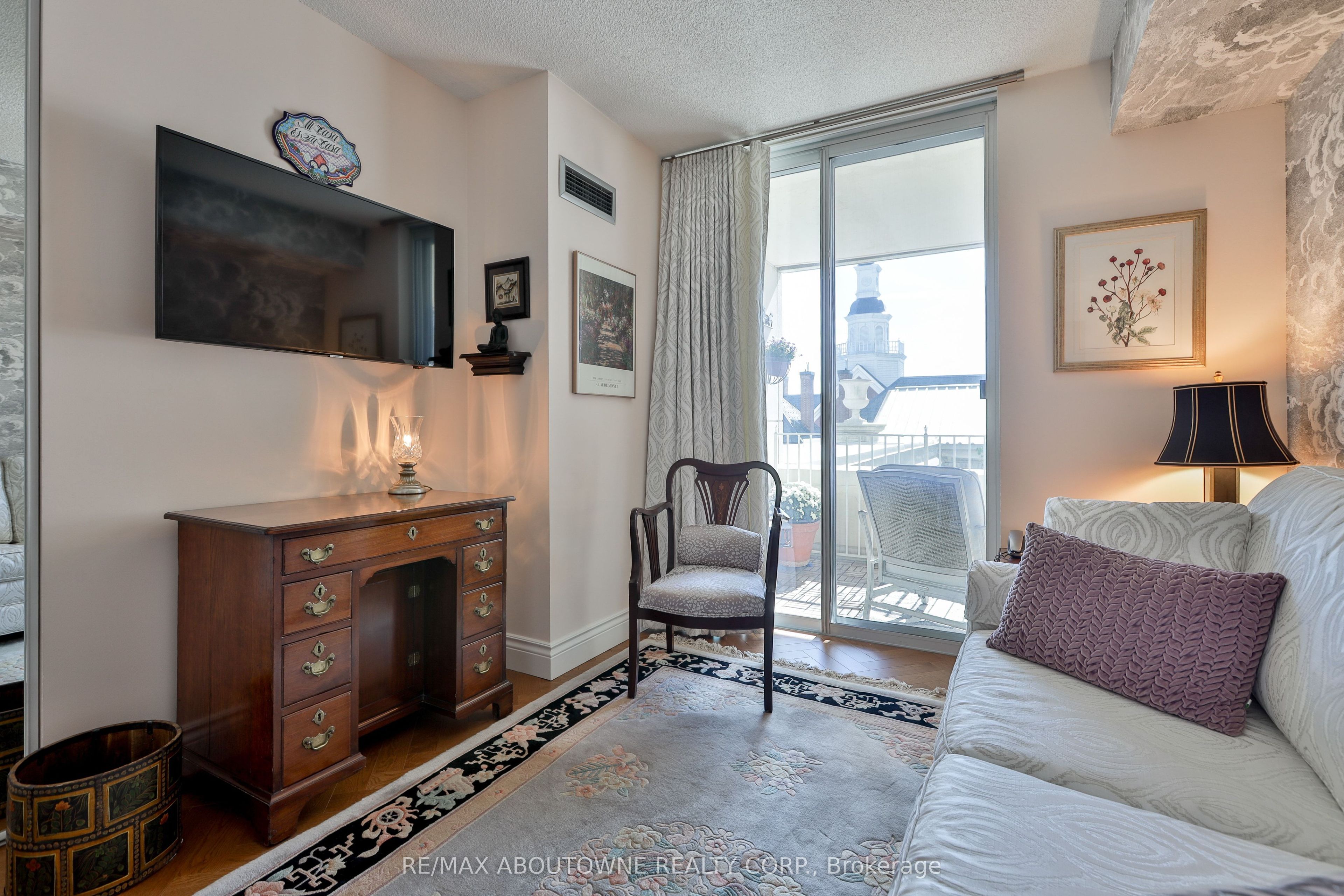 1 – 2287 Lake Shore Road, Toronto W06 ‣ W13834436 1 – 2287 Lake Shore Road, Toronto W06 ‣ W13834436