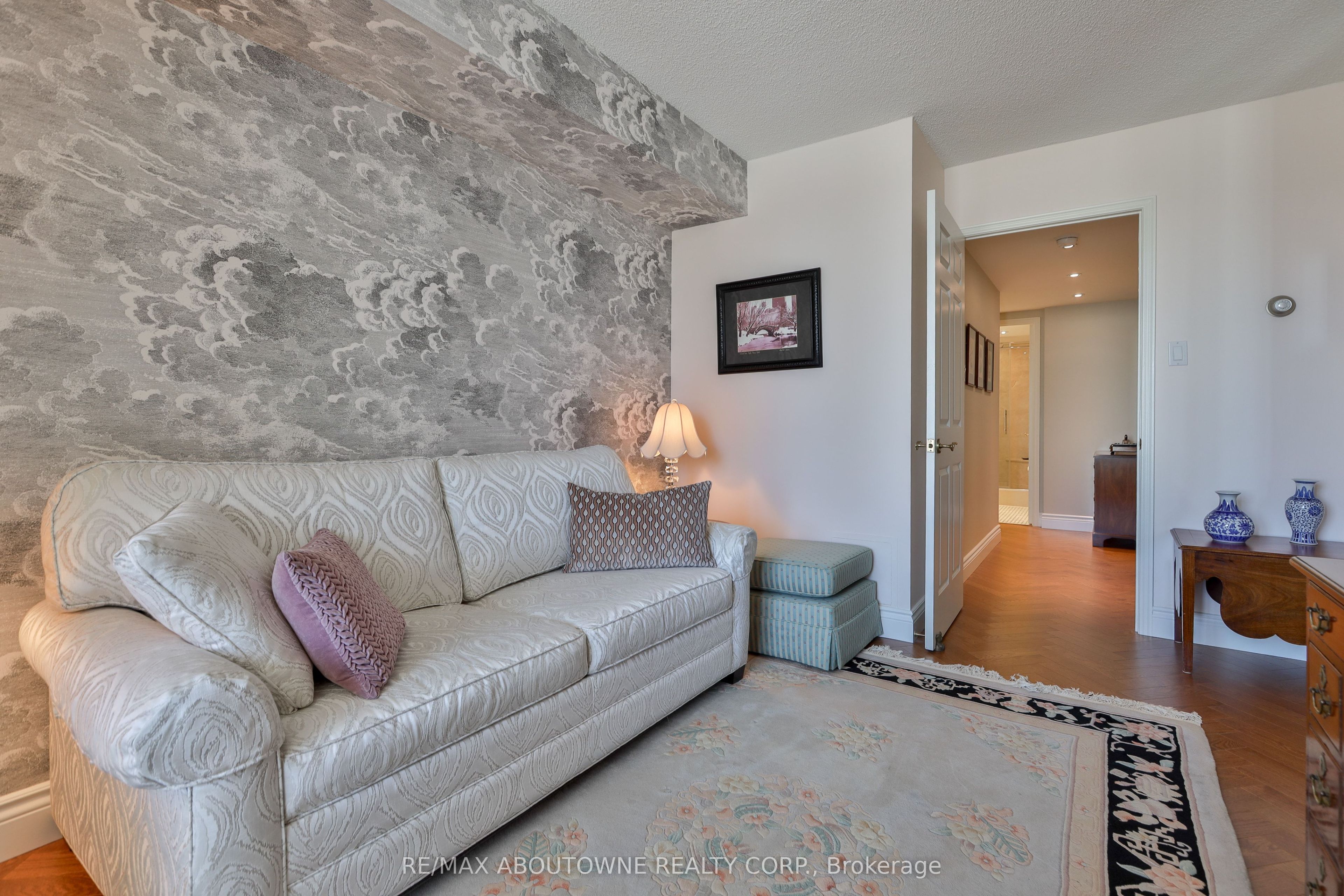 1 – 2287 Lake Shore Road, Toronto W06 ‣ W13834436 1 – 2287 Lake Shore Road, Toronto W06 ‣ W13834436