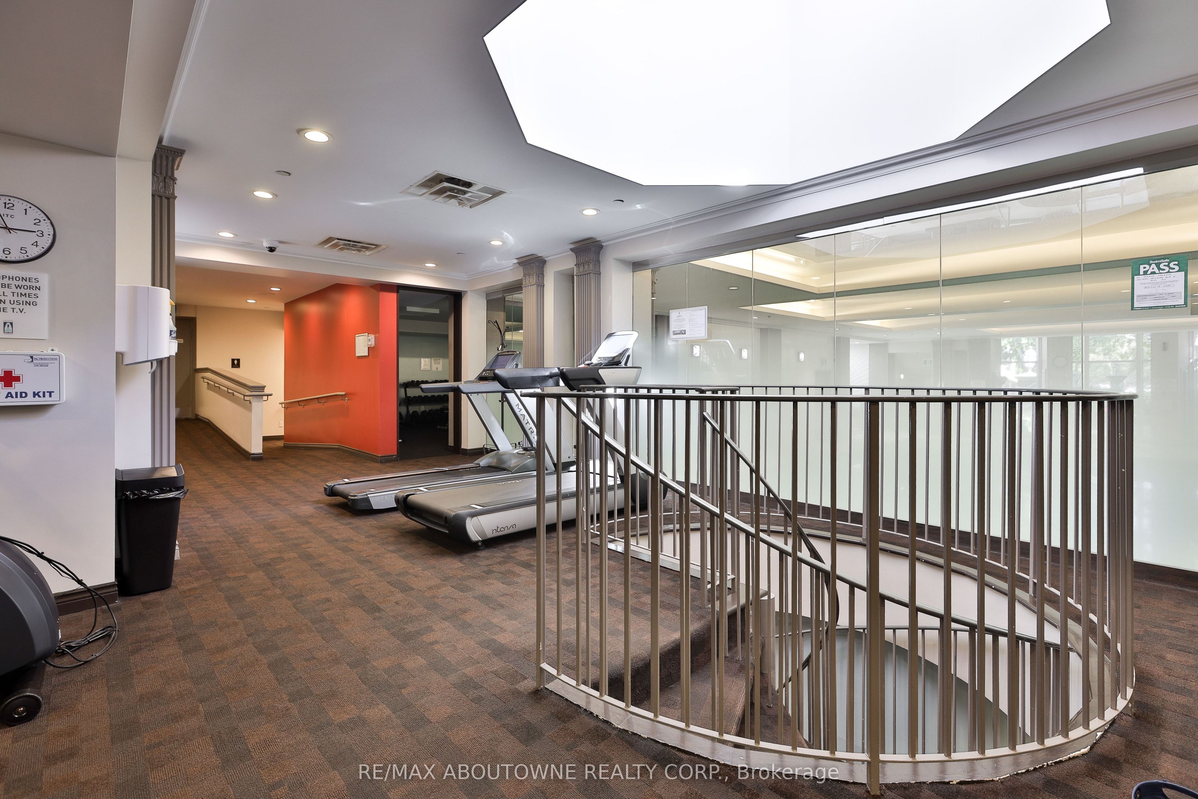 1 – 2287 Lake Shore Road, Toronto W06 ‣ W13834436 1 – 2287 Lake Shore Road, Toronto W06 ‣ W13834436