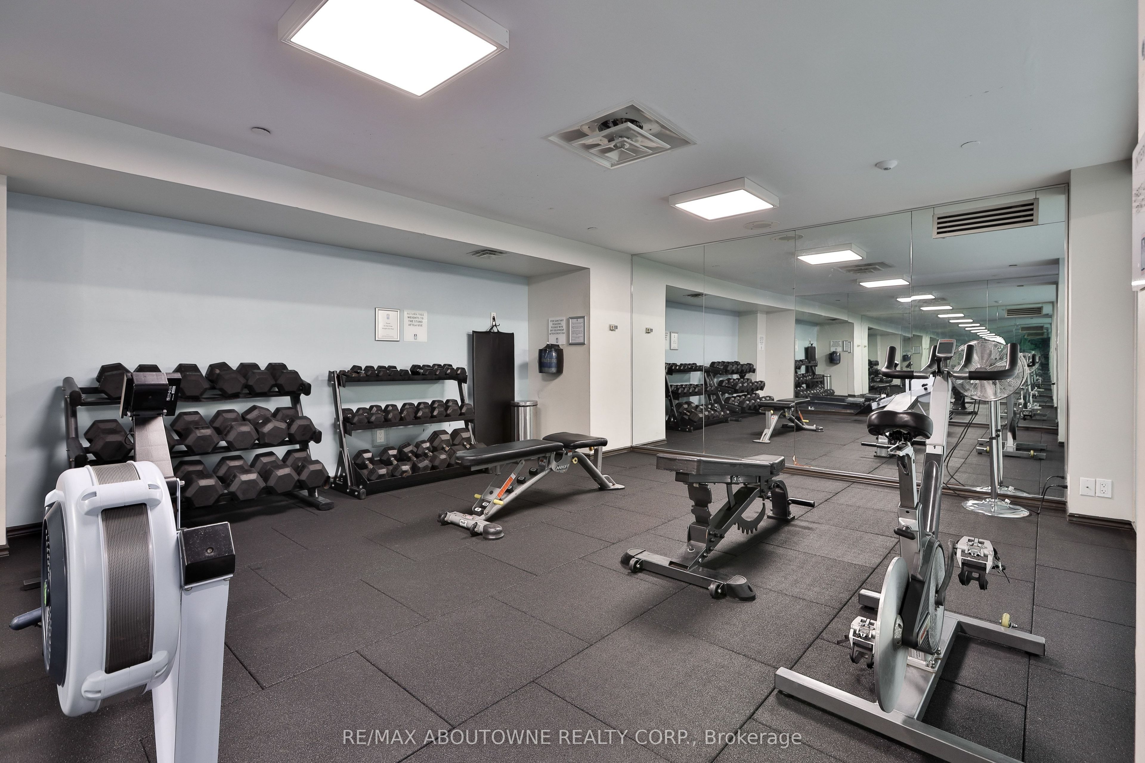 1 – 2287 Lake Shore Road, Toronto W06 ‣ W13834436 1 – 2287 Lake Shore Road, Toronto W06 ‣ W13834436