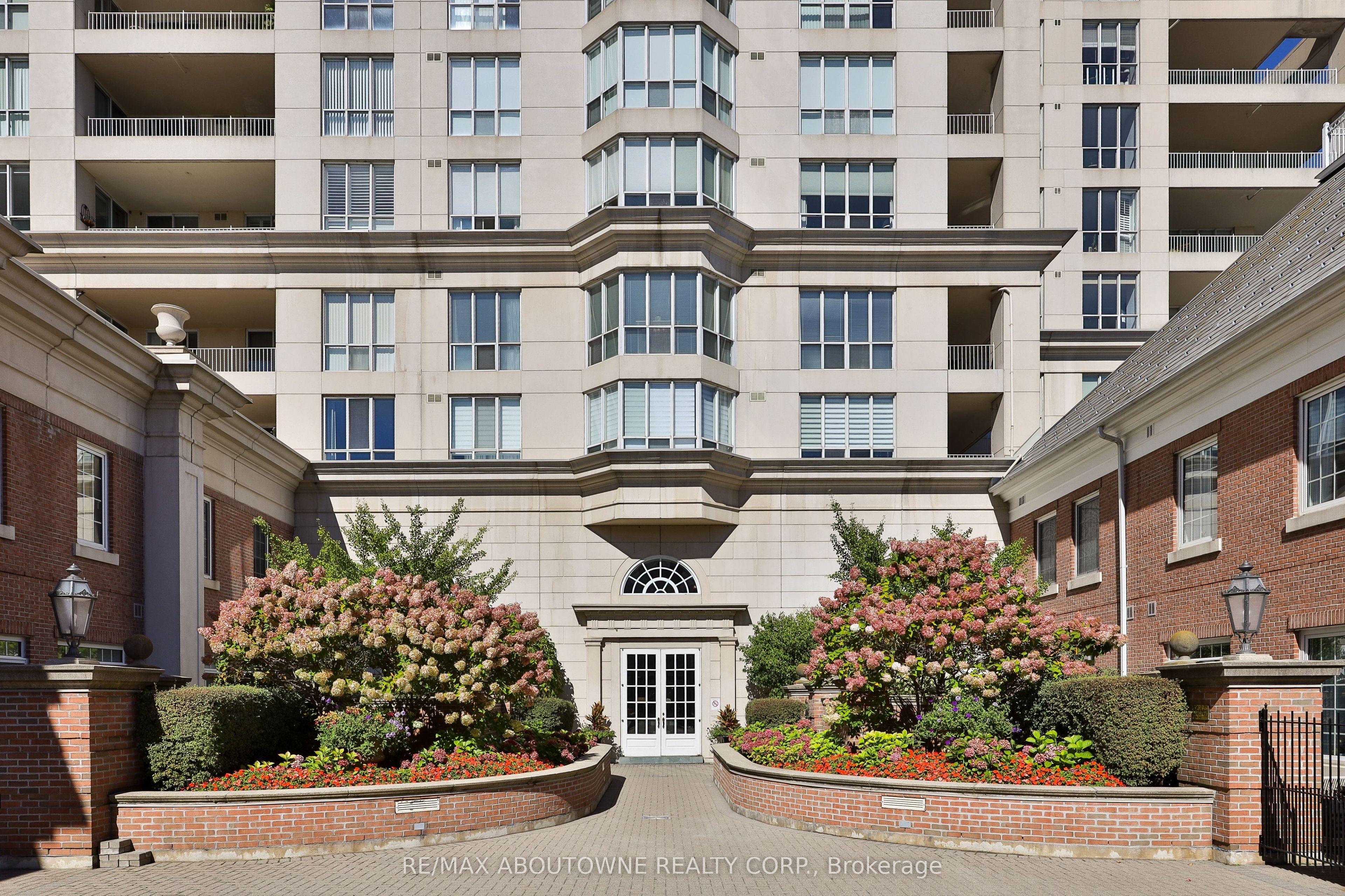 1 – 2287 Lake Shore Road, Toronto W06 ‣ W13834436 1 – 2287 Lake Shore Road, Toronto W06 ‣ W13834436