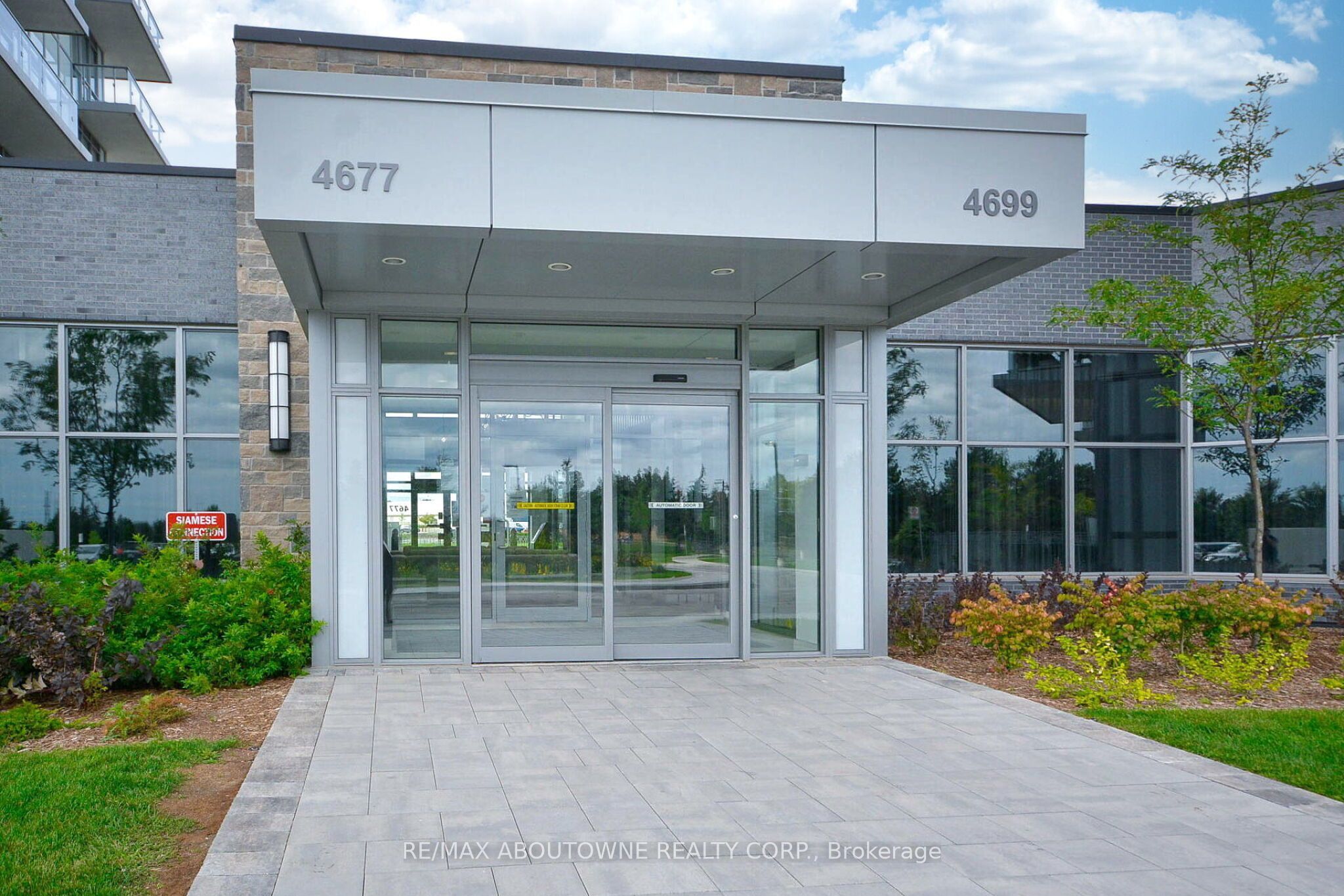2 – 4677 Glen Erin Drive, Mississauga ‣ W13836070 2 – 4677 Glen Erin Drive, Mississauga ‣ W13836070
