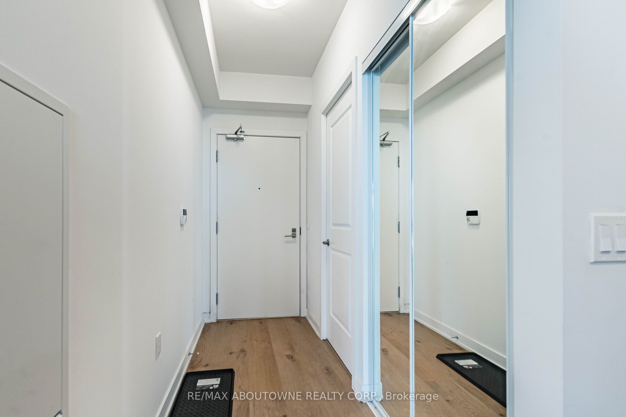 2 – 4677 Glen Erin Drive, Mississauga ‣ W13836070 2 – 4677 Glen Erin Drive, Mississauga ‣ W13836070