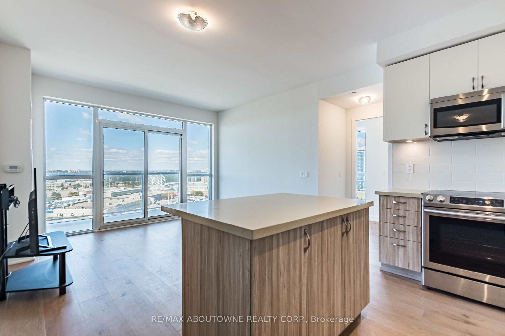 2 – 4677 Glen Erin Drive, Mississauga ‣ W13836070 2 – 4677 Glen Erin Drive, Mississauga ‣ W13836070