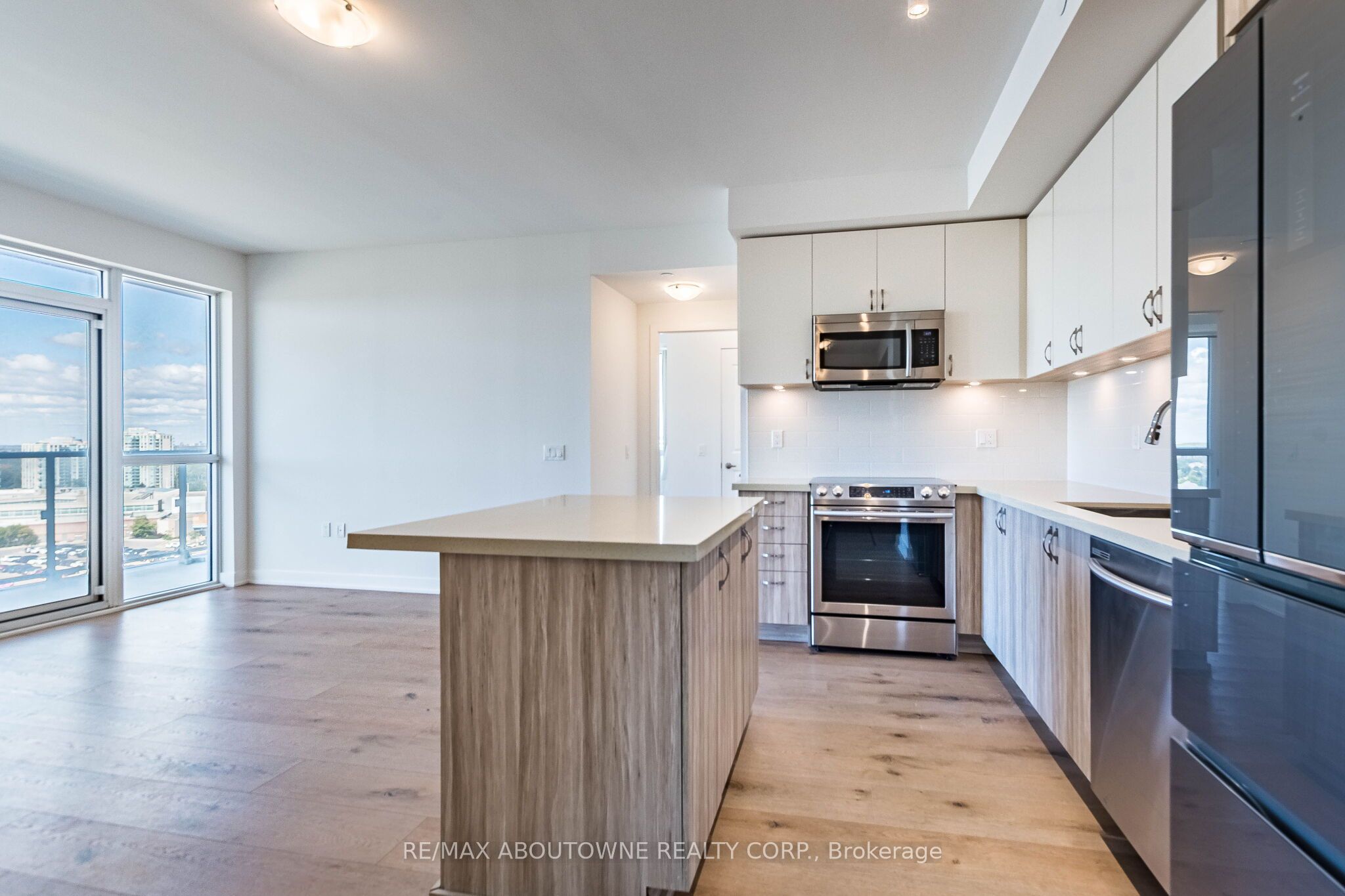 2 – 4677 Glen Erin Drive, Mississauga ‣ W13836070 2 – 4677 Glen Erin Drive, Mississauga ‣ W13836070