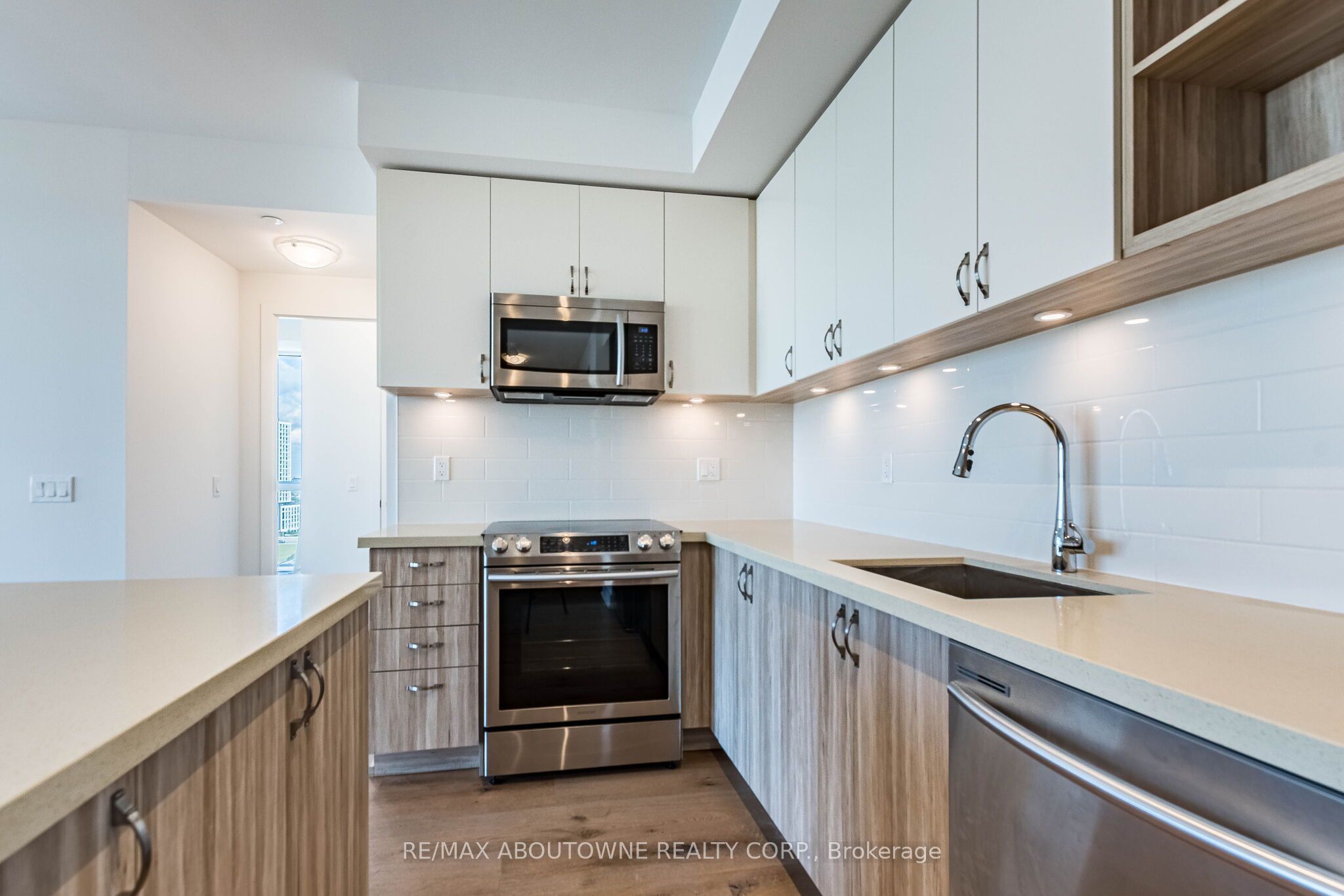 2 – 4677 Glen Erin Drive, Mississauga ‣ W13836070 2 – 4677 Glen Erin Drive, Mississauga ‣ W13836070