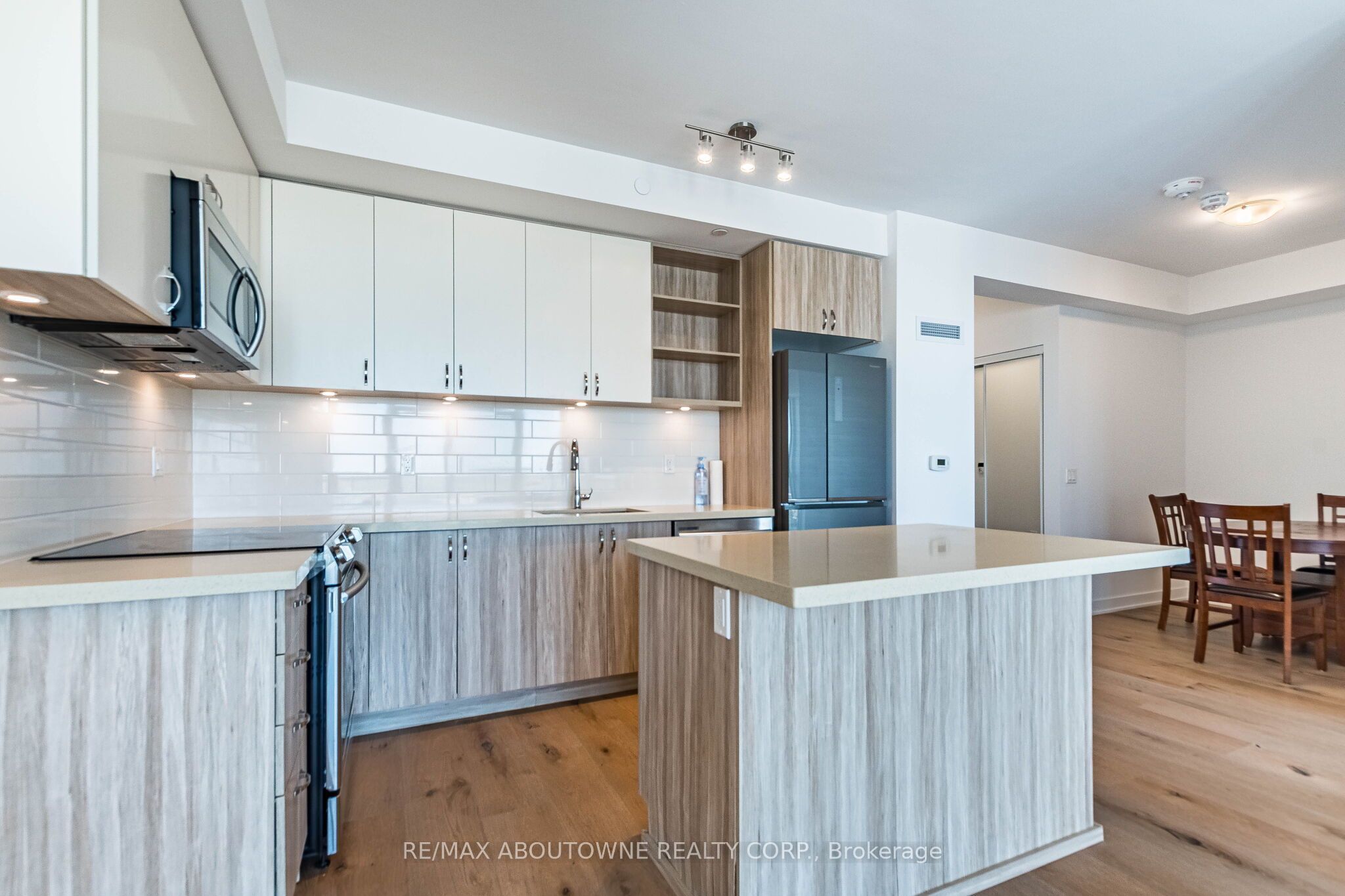 2 – 4677 Glen Erin Drive, Mississauga ‣ W13836070 2 – 4677 Glen Erin Drive, Mississauga ‣ W13836070