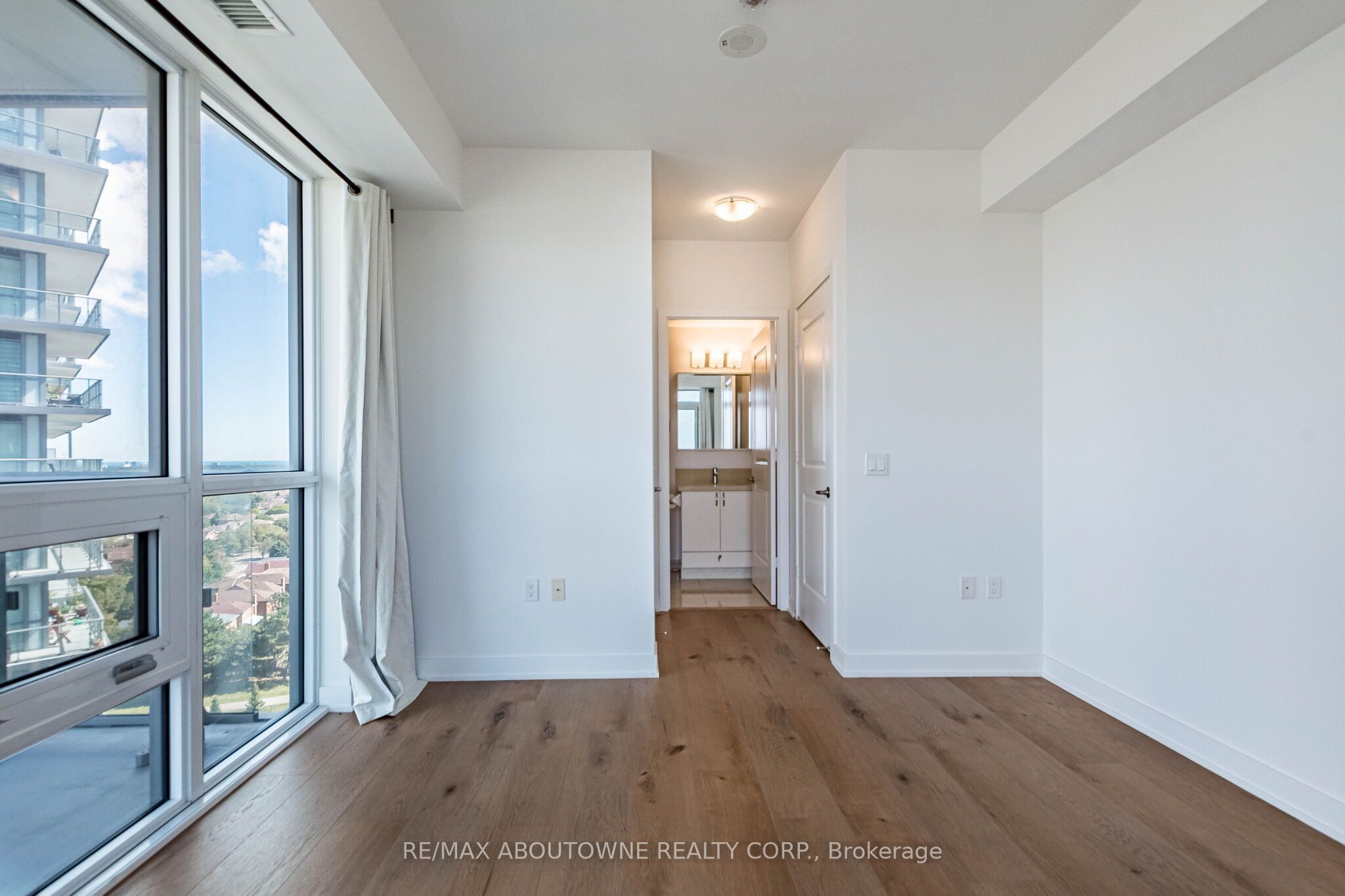 2 – 4677 Glen Erin Drive, Mississauga ‣ W13836070 2 – 4677 Glen Erin Drive, Mississauga ‣ W13836070