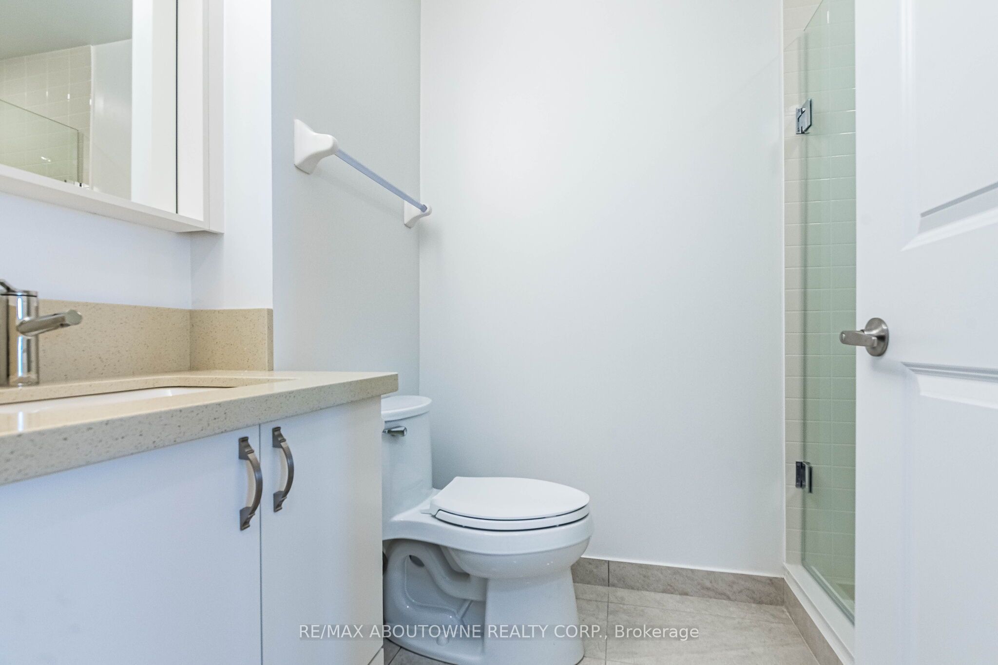 2 – 4677 Glen Erin Drive, Mississauga ‣ W13836070 2 – 4677 Glen Erin Drive, Mississauga ‣ W13836070