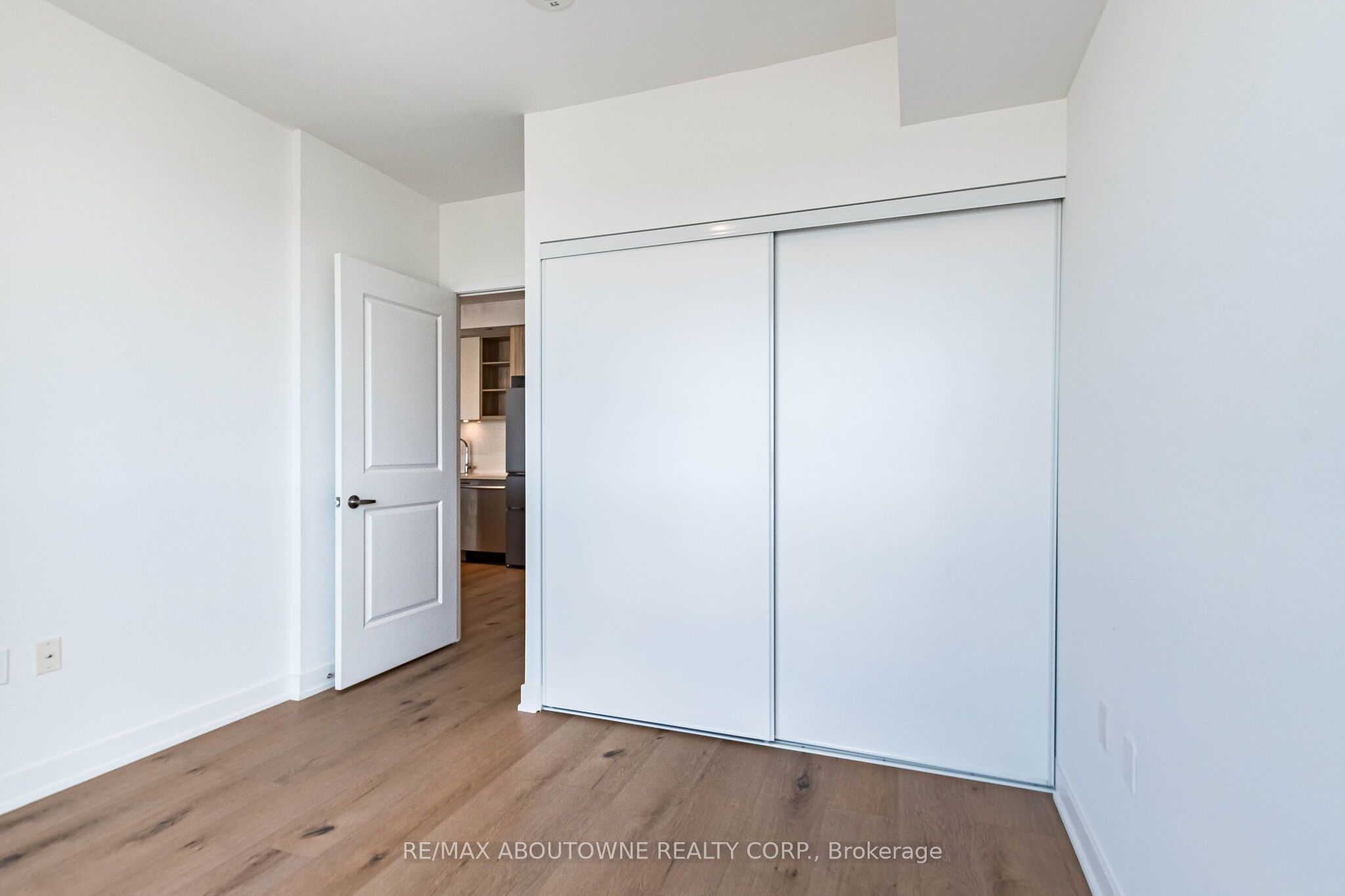 2 – 4677 Glen Erin Drive, Mississauga ‣ W13836070 2 – 4677 Glen Erin Drive, Mississauga ‣ W13836070