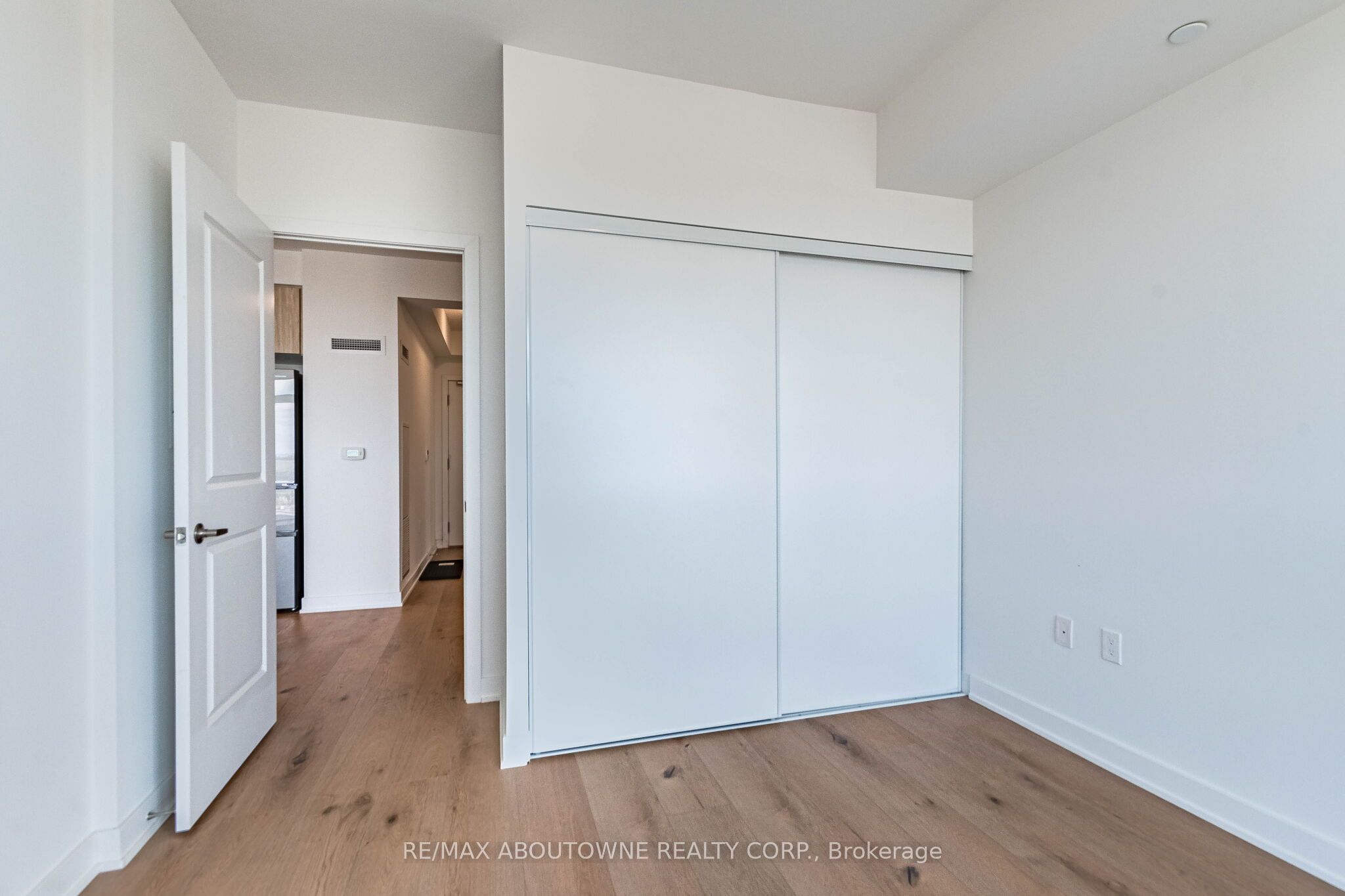 2 – 4677 Glen Erin Drive, Mississauga ‣ W13836070 2 – 4677 Glen Erin Drive, Mississauga ‣ W13836070