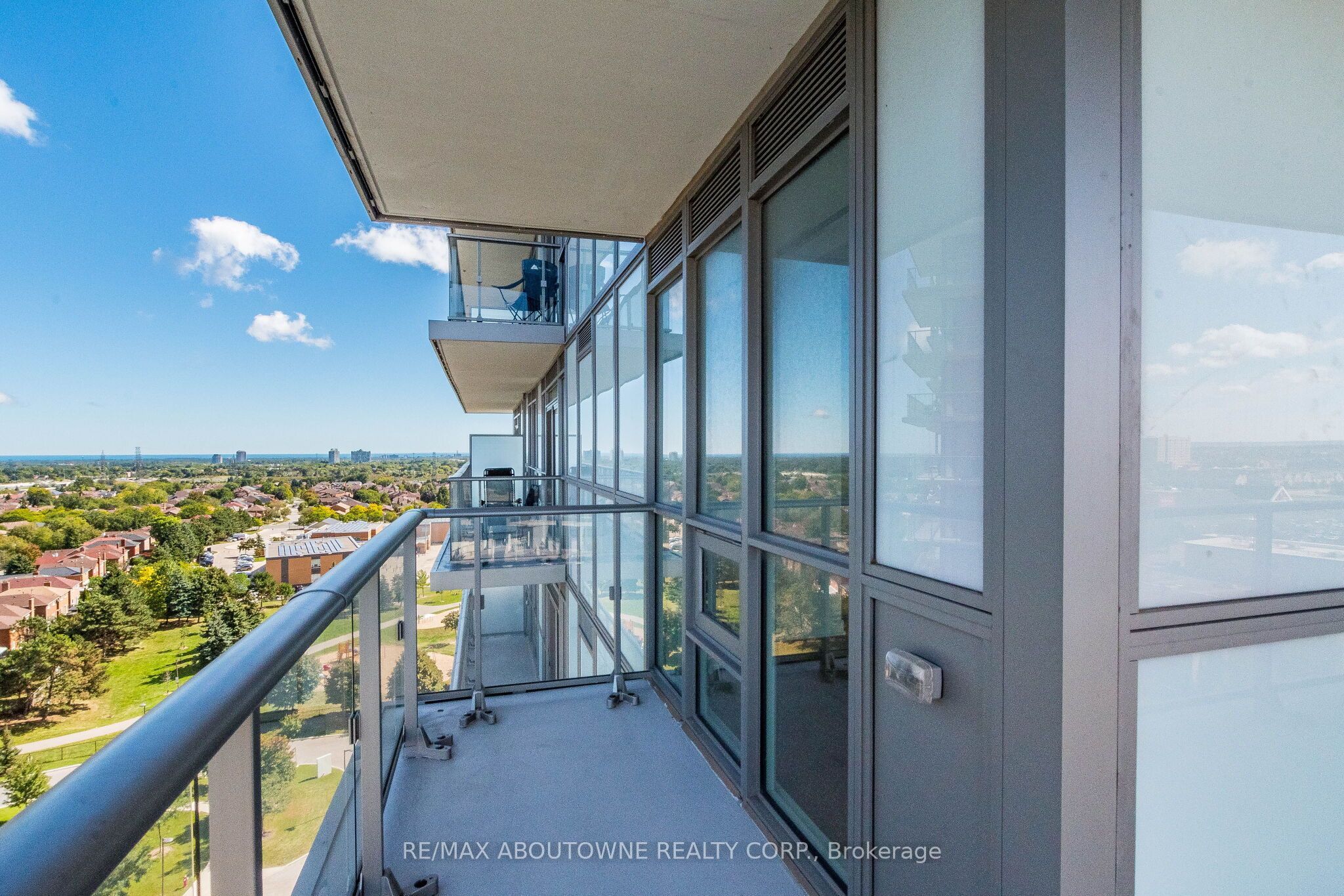 2 – 4677 Glen Erin Drive, Mississauga ‣ W13836070 2 – 4677 Glen Erin Drive, Mississauga ‣ W13836070
