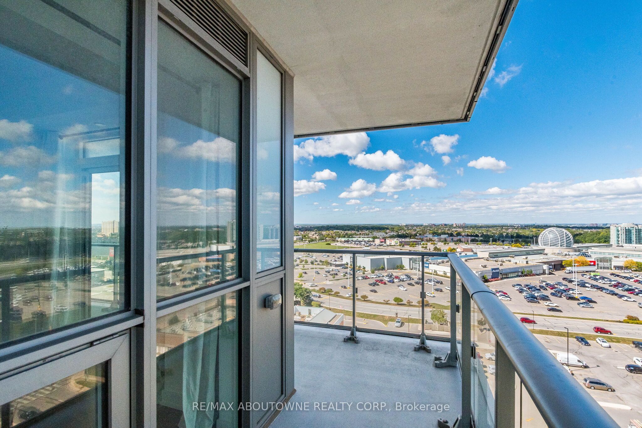 2 – 4677 Glen Erin Drive, Mississauga ‣ W13836070 2 – 4677 Glen Erin Drive, Mississauga ‣ W13836070