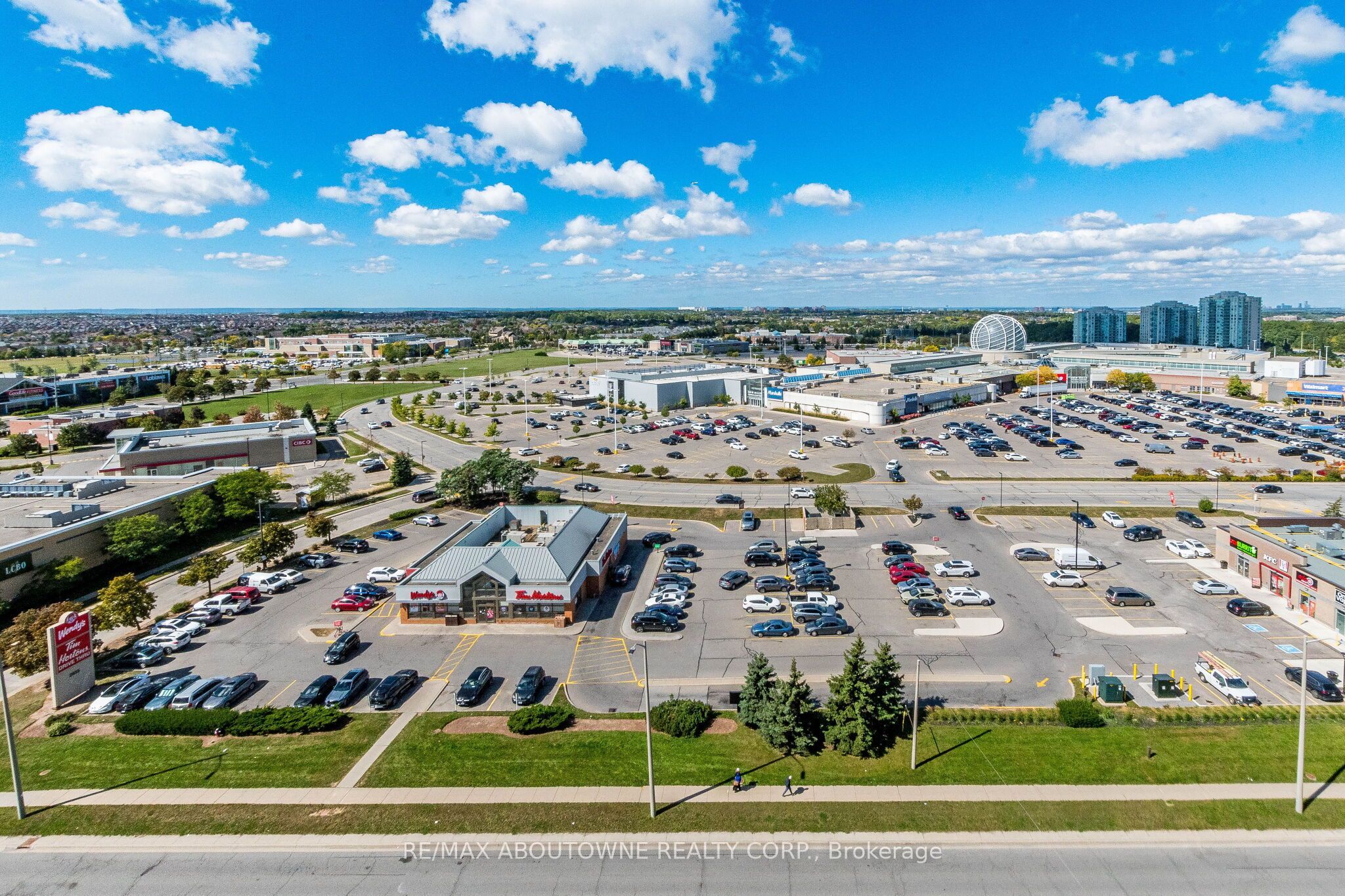 2 – 4677 Glen Erin Drive, Mississauga ‣ W13836070 2 – 4677 Glen Erin Drive, Mississauga ‣ W13836070