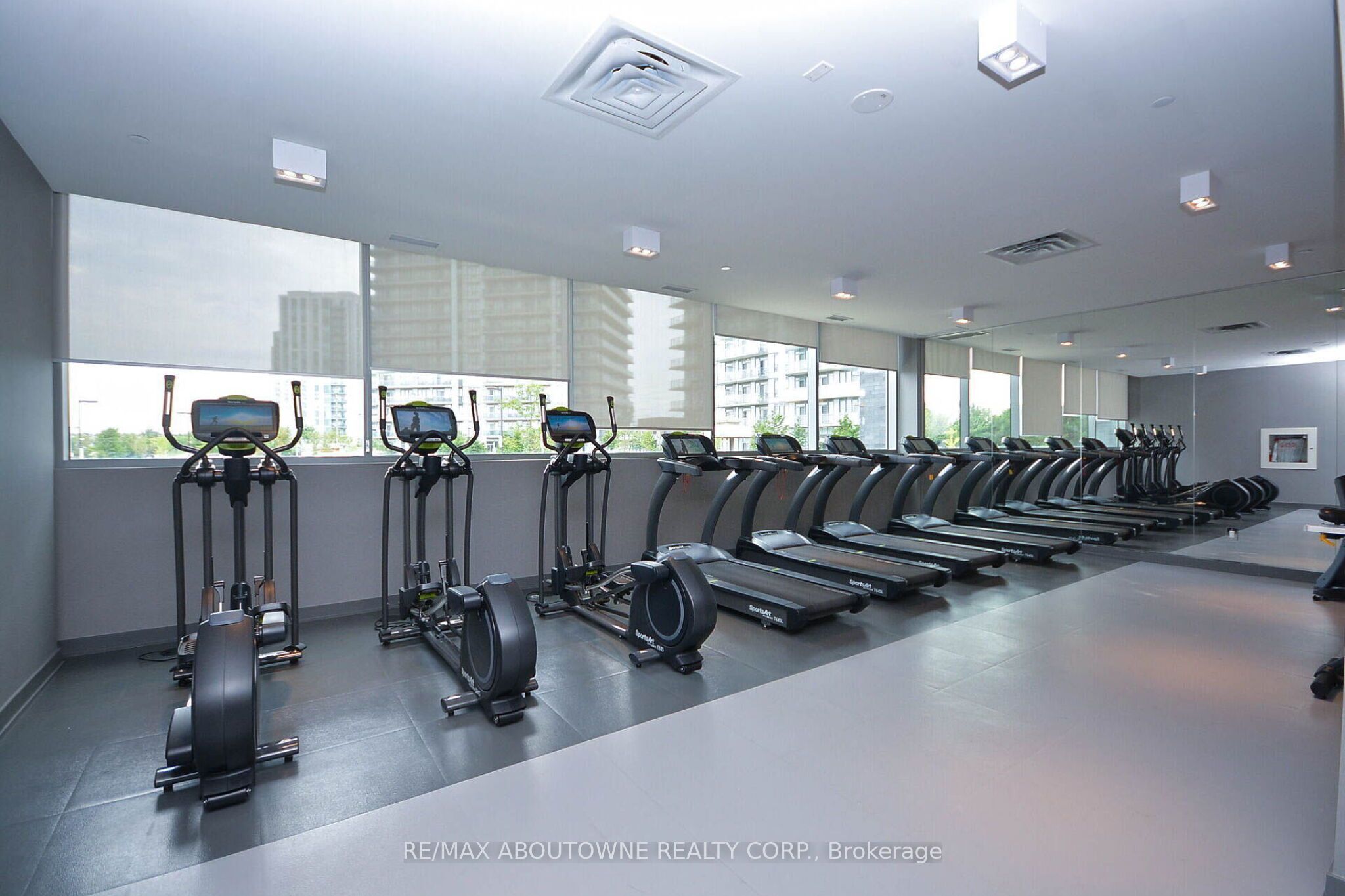 2 – 4677 Glen Erin Drive, Mississauga ‣ W13836070 2 – 4677 Glen Erin Drive, Mississauga ‣ W13836070