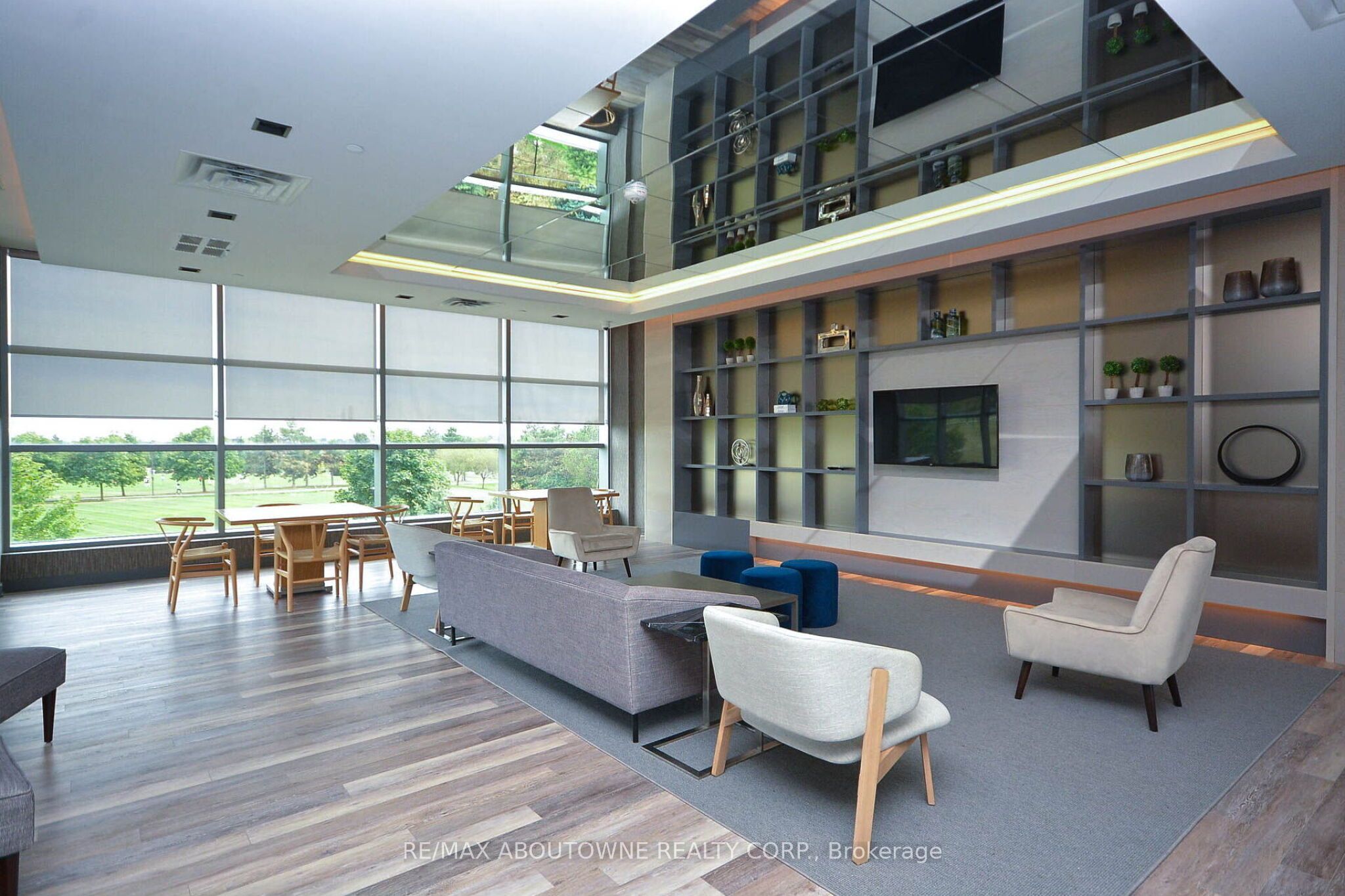 2 – 4677 Glen Erin Drive, Mississauga ‣ W13836070 2 – 4677 Glen Erin Drive, Mississauga ‣ W13836070